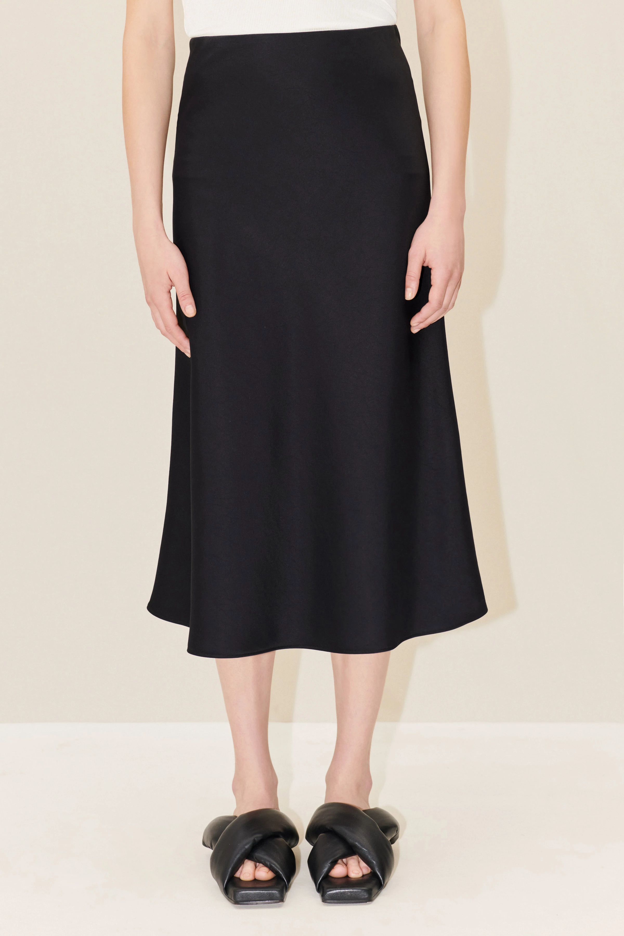 URA - Midi-length slipskirt in luxurious satin - women - Natural Aluminium - Frontansicht