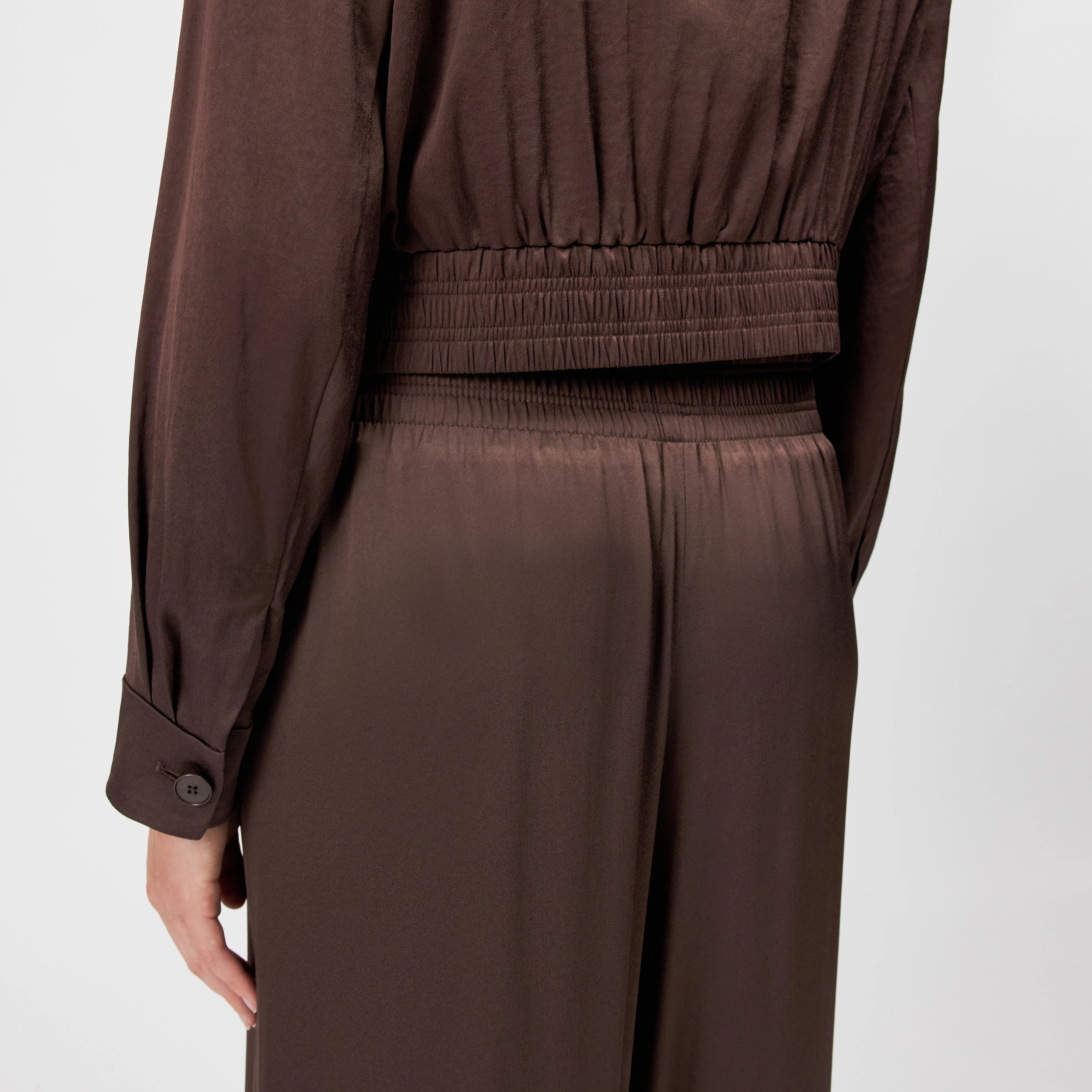 RADWAY_1 - Blouson court en satin - women - marron - Detailansicht am Model