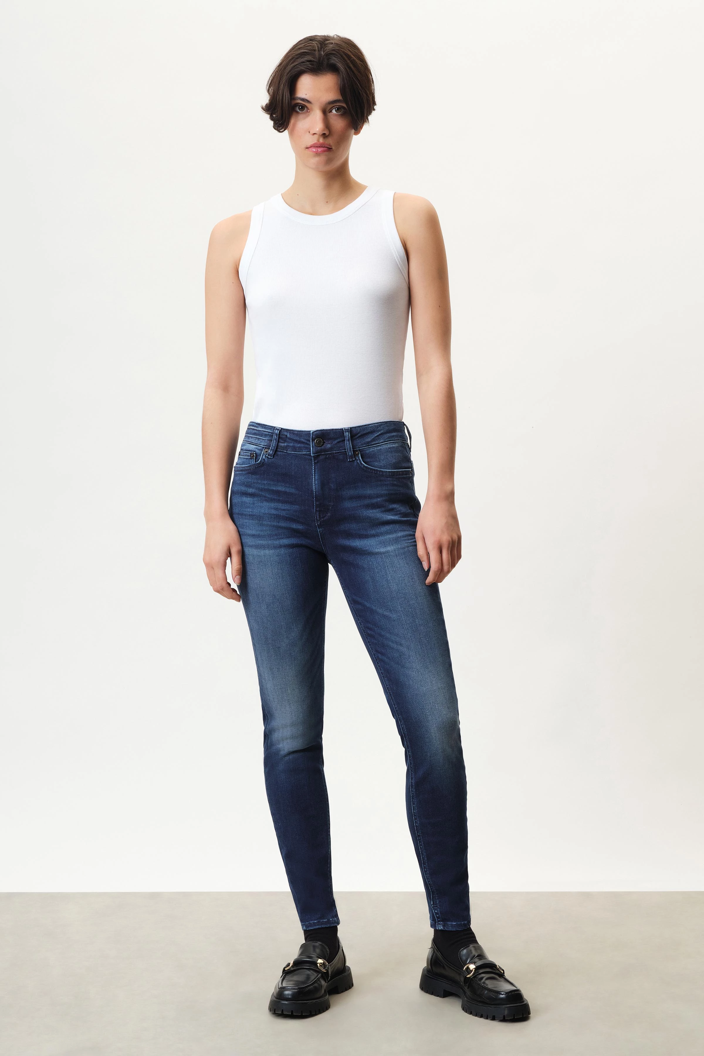 NEED - Low-Waist Skinny in super-stretch Denim mit Lyocell - Damen - blau - Ganzkörper-Frontansicht