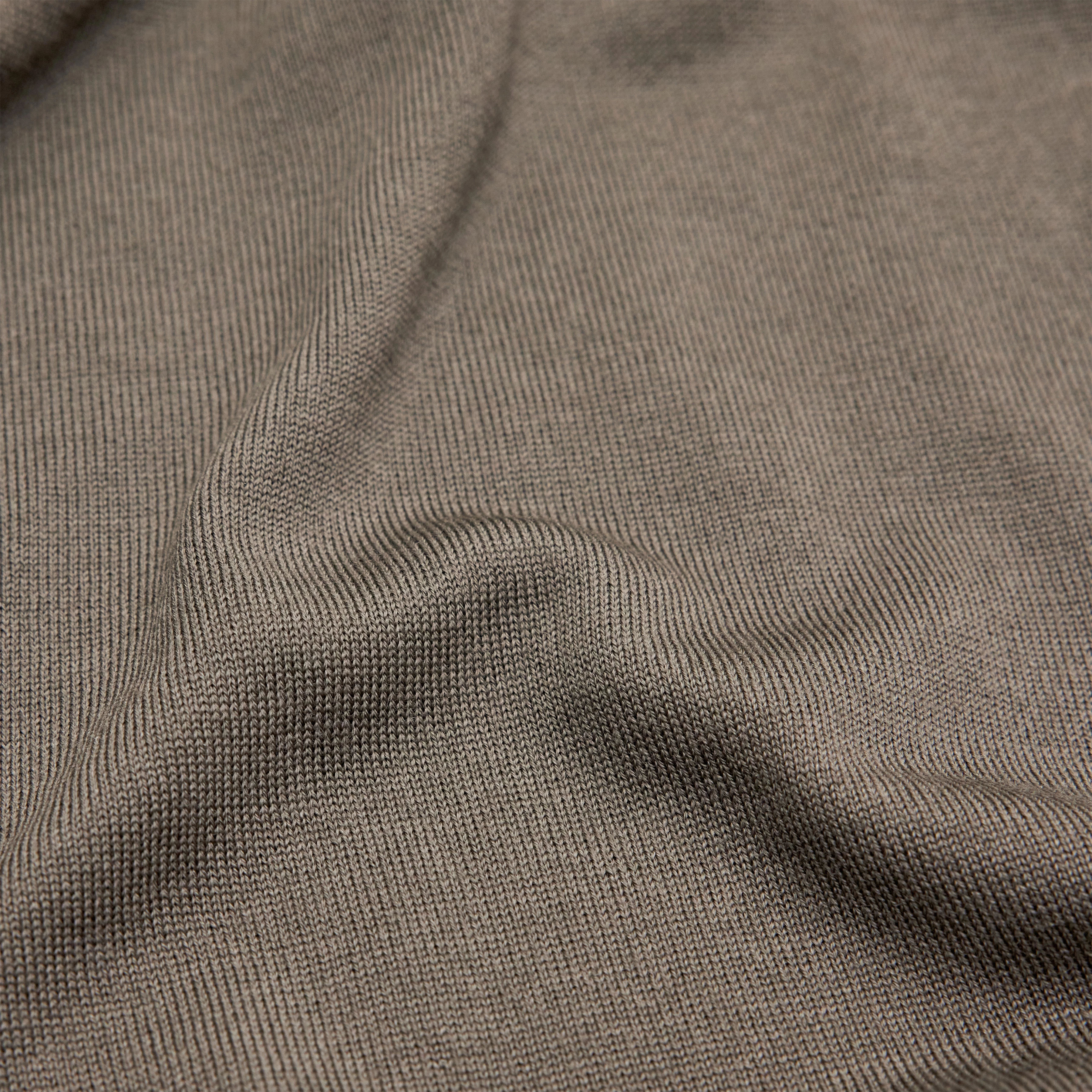 RIKONO - Strickpullover in feiner Merinowolle - Herren - grün - Materialbild (B2C)