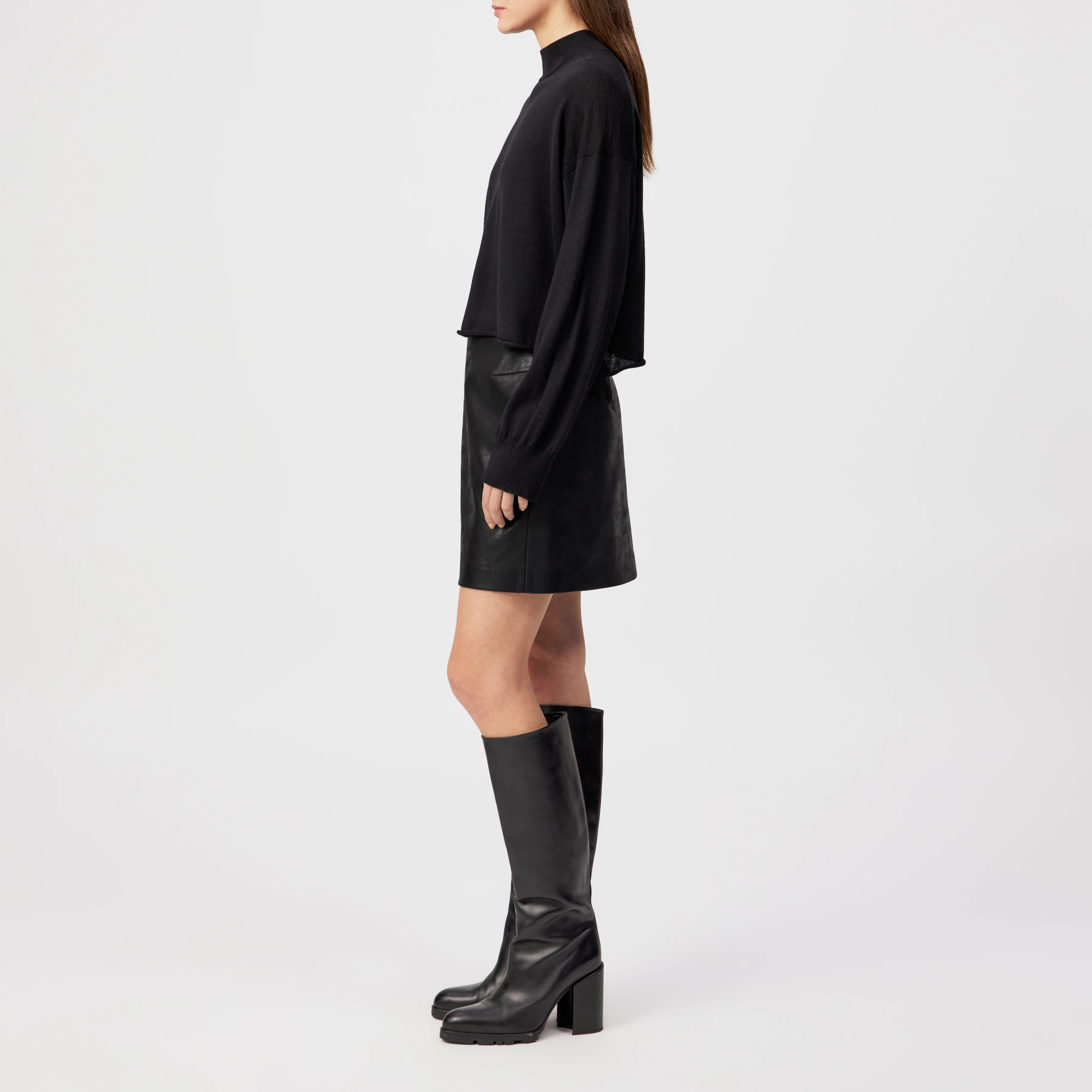 MATHISA - Cropped jumper in fine merino wool - women - black - Seitenansicht