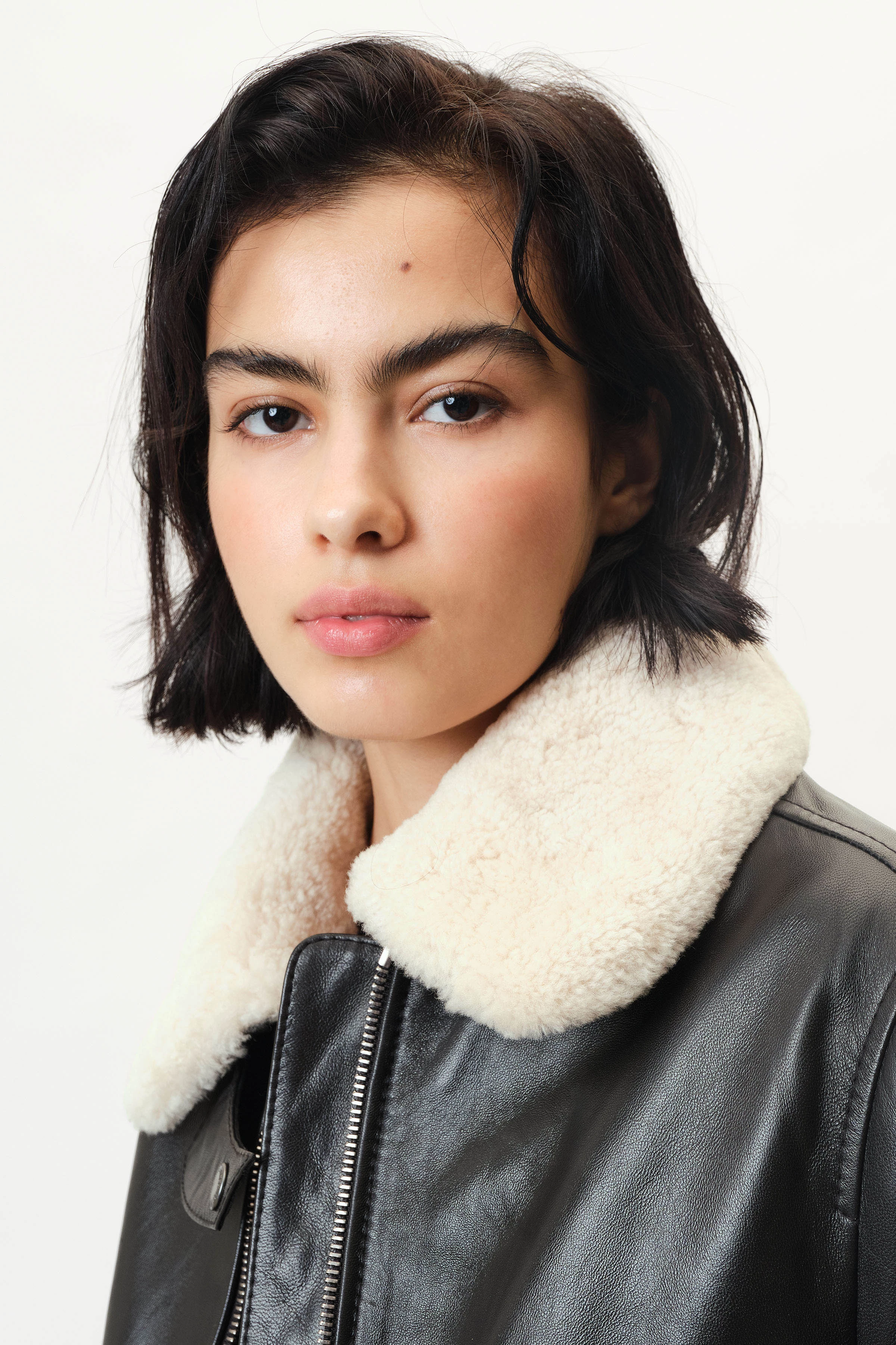 FOXLEY - Kurze Pilotenjacke in Nappaleder mit glänzender Oberfläche - Damen - schwarz - Seitenansicht