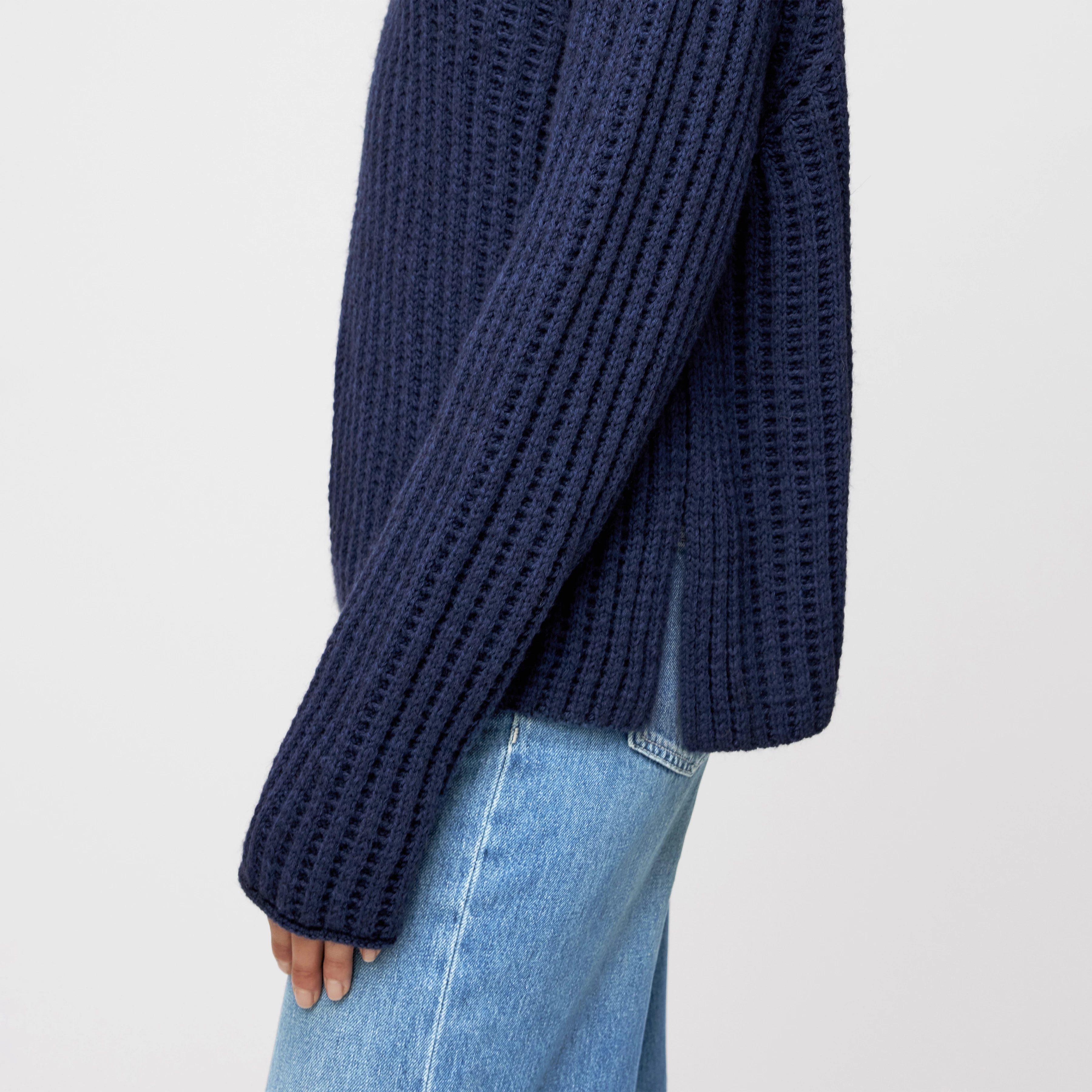 VARISA - Turtleneck jumper in wool and alpaca blend - women - blue - Detailansicht am Model