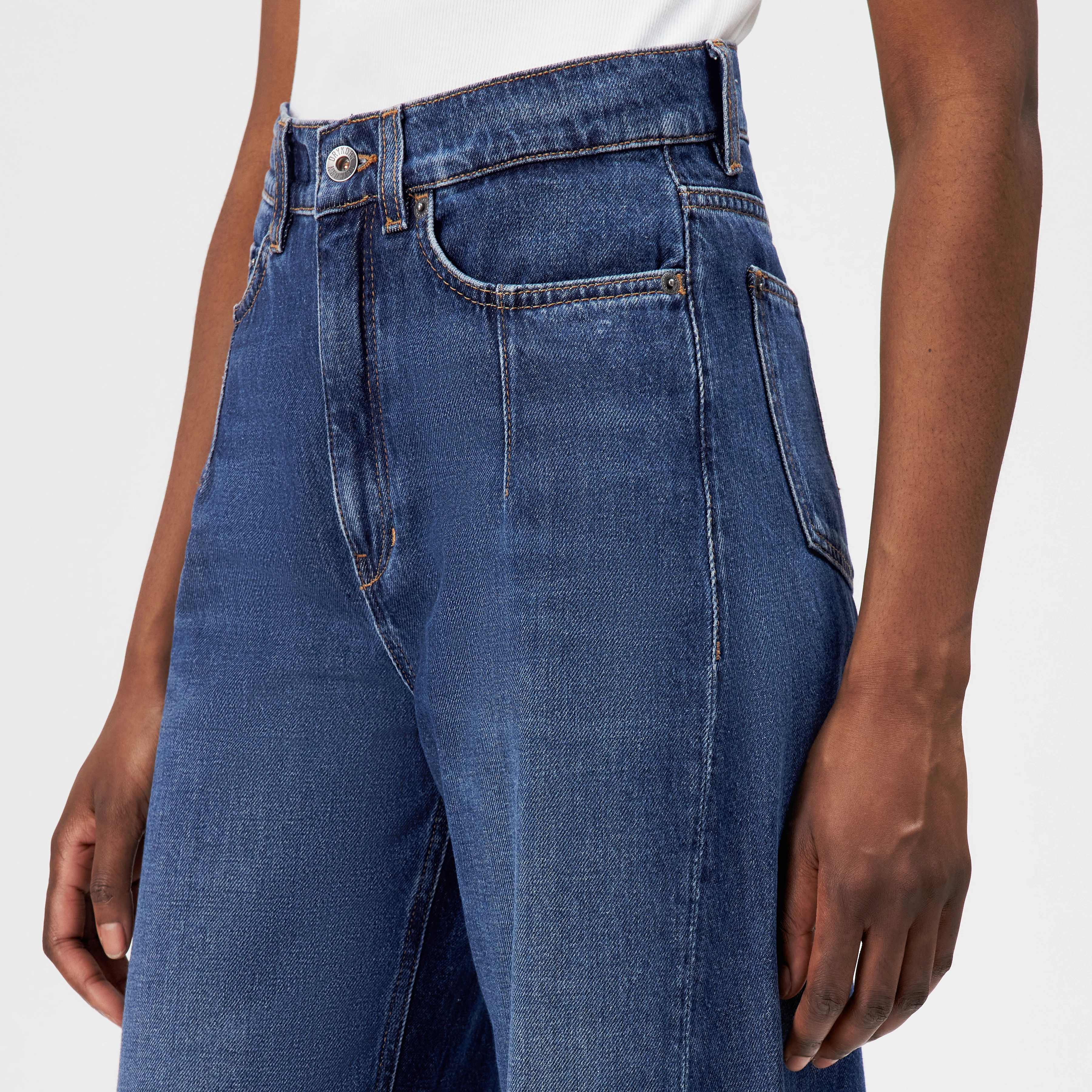 LIABLE - Relaxed fit trousers in soft denim - women - blue - Detailansicht am Model