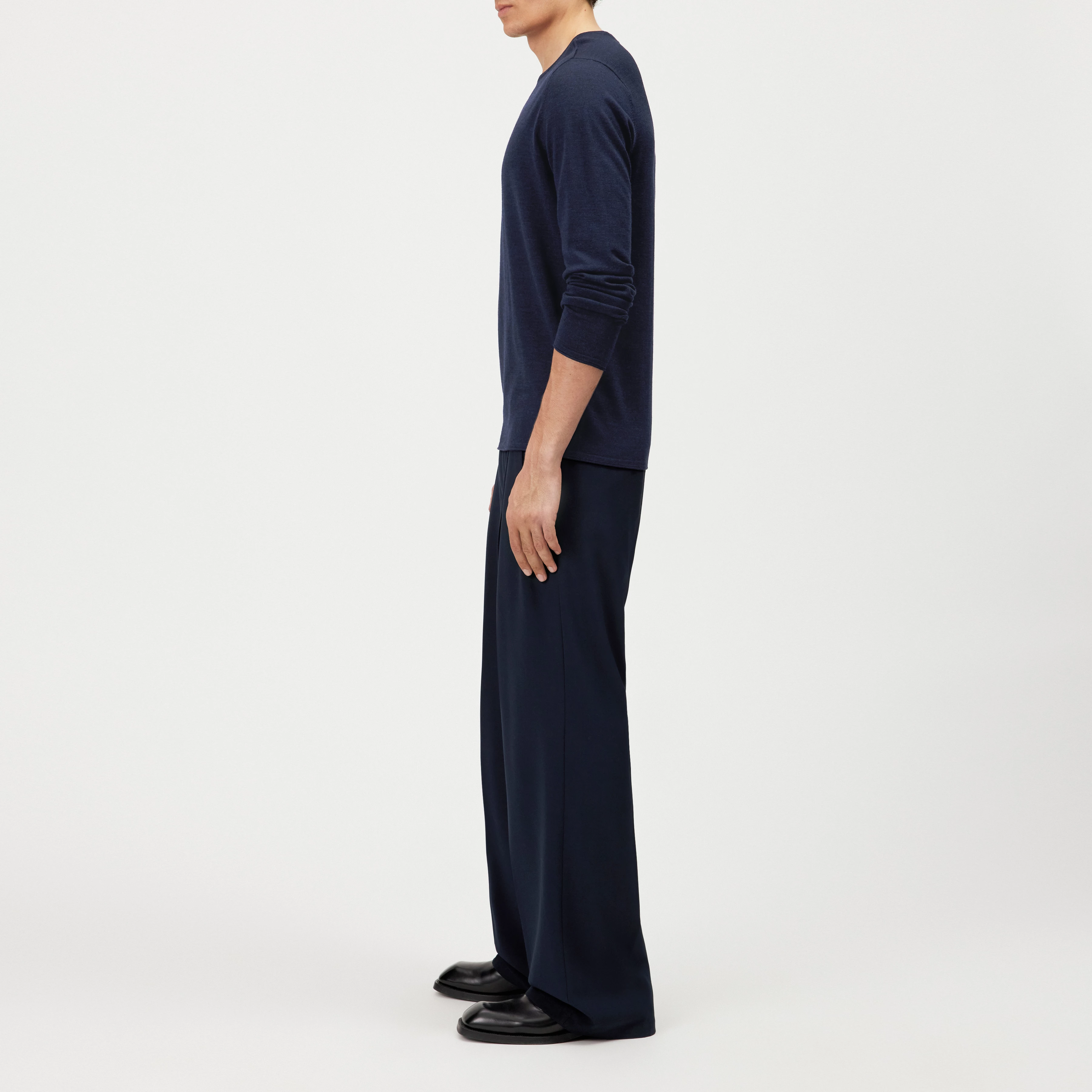 RIKONO - Fine merino wool knitted jumper - men - blue - Seitenansicht
