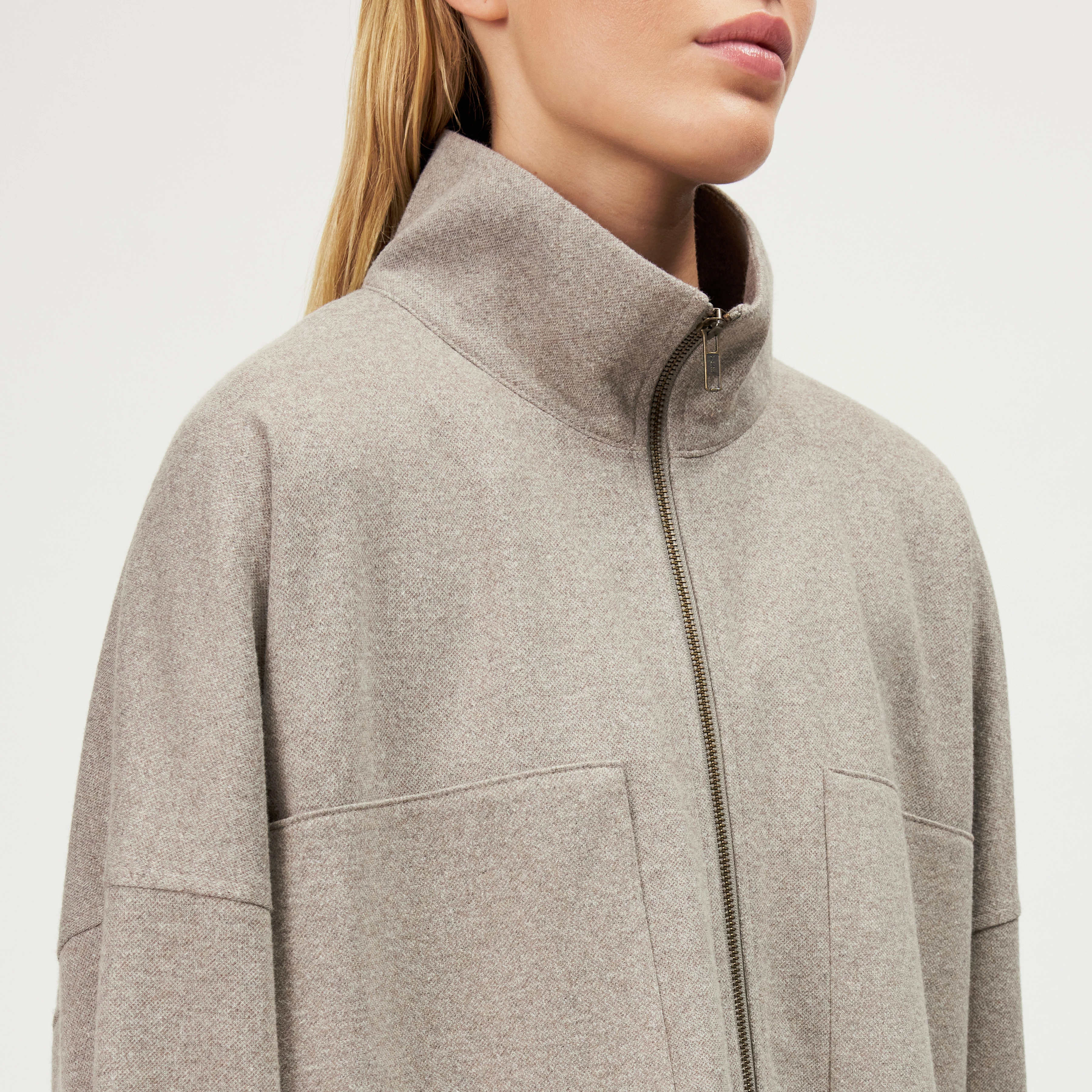 ELSTOW_1 - Veste courte oversize en jersey - women - beige - Detailansicht am Model