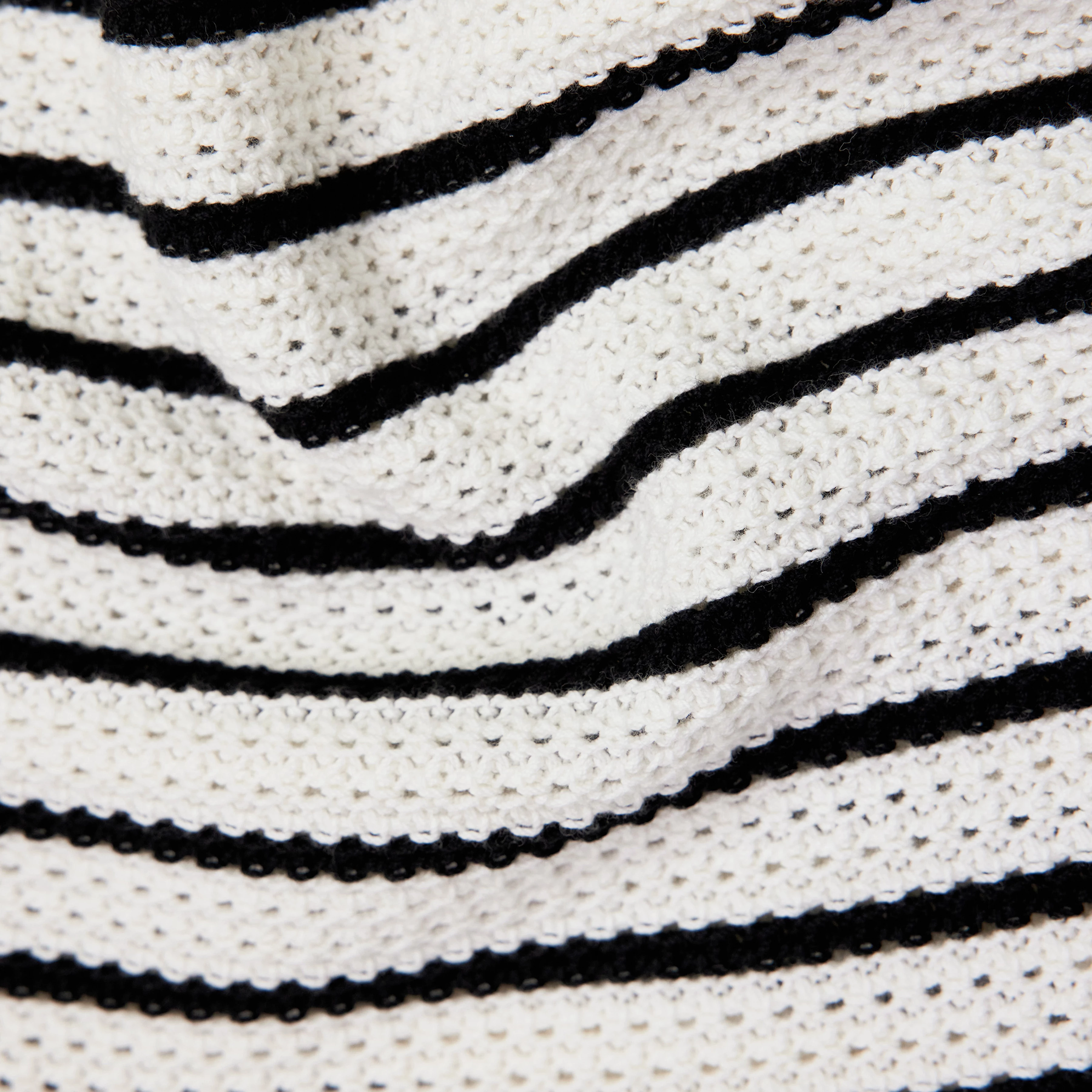 AIULA - Striped knit T-shirt dress - women - off white - Materialbild (B2C)