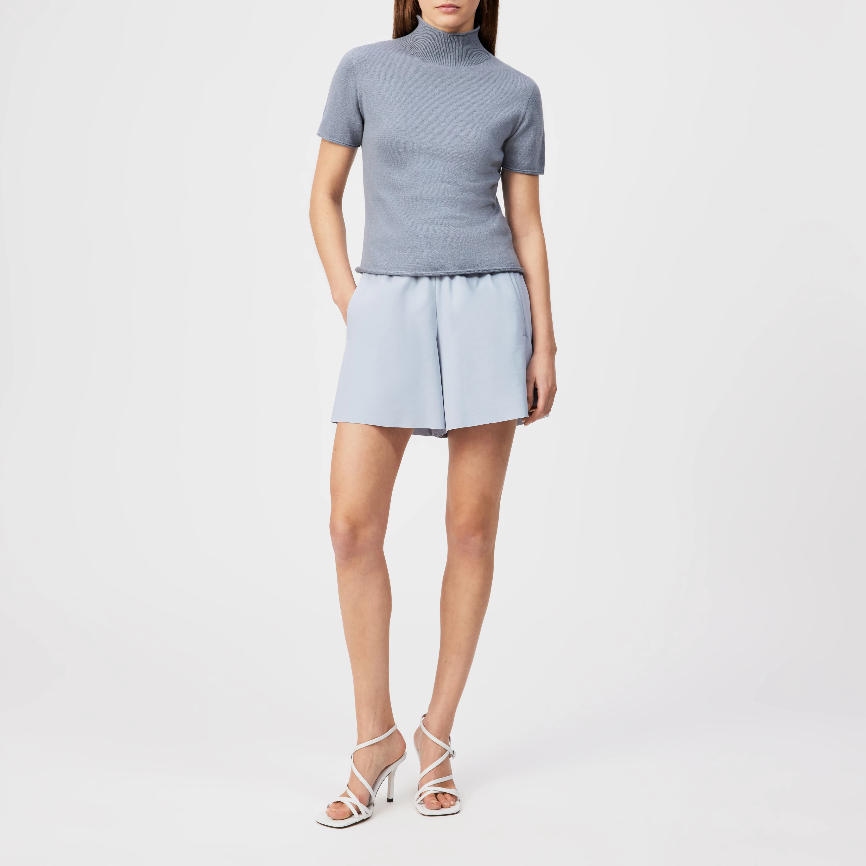 FINIA_2 - Knitted cotton-cashmere blend T-shirt - women - blue - Ganzkörper-Frontansicht