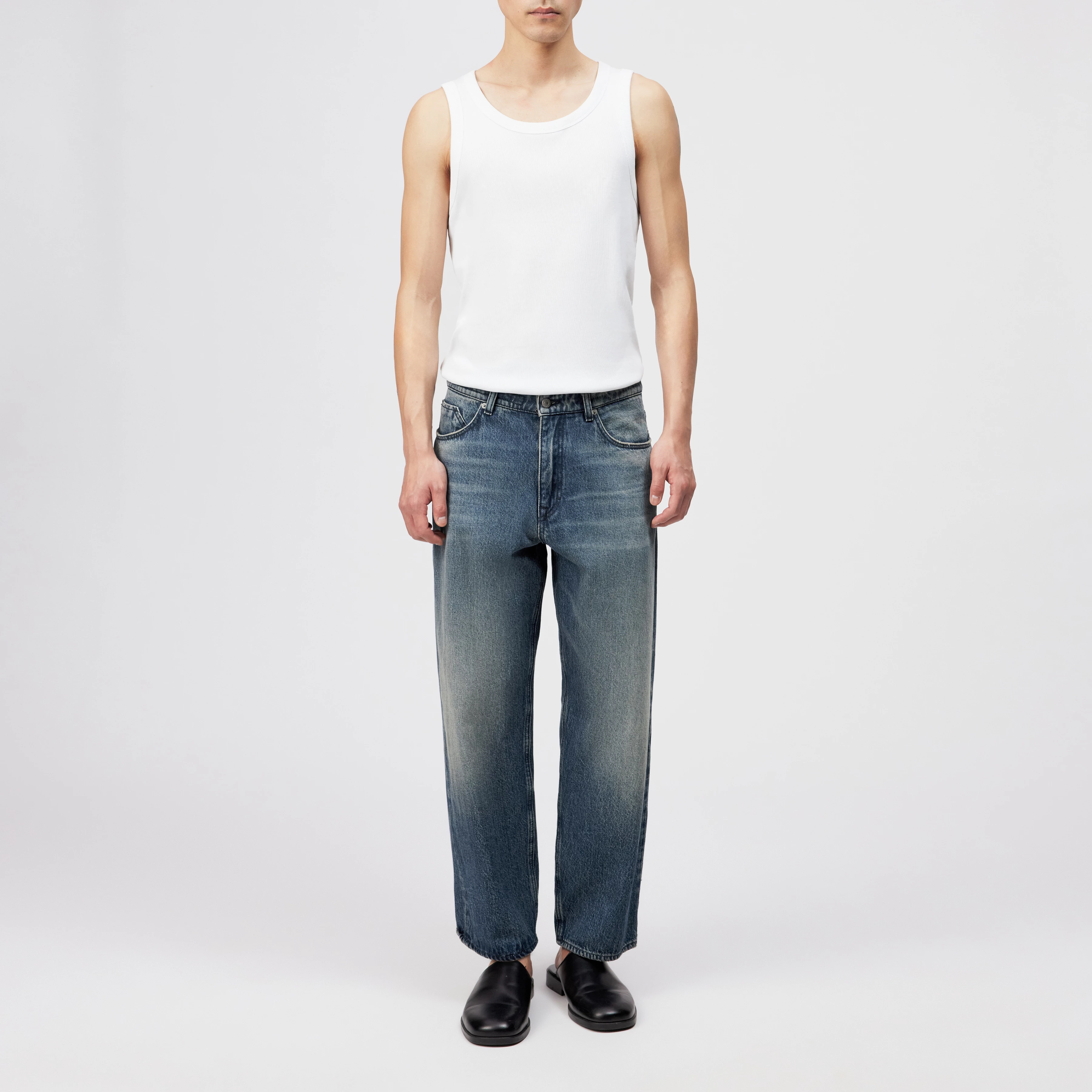 RAWDY - Tapered Jeans in Mid-Blue Denim - Herren - blau - Ganzkörper-Frontansicht