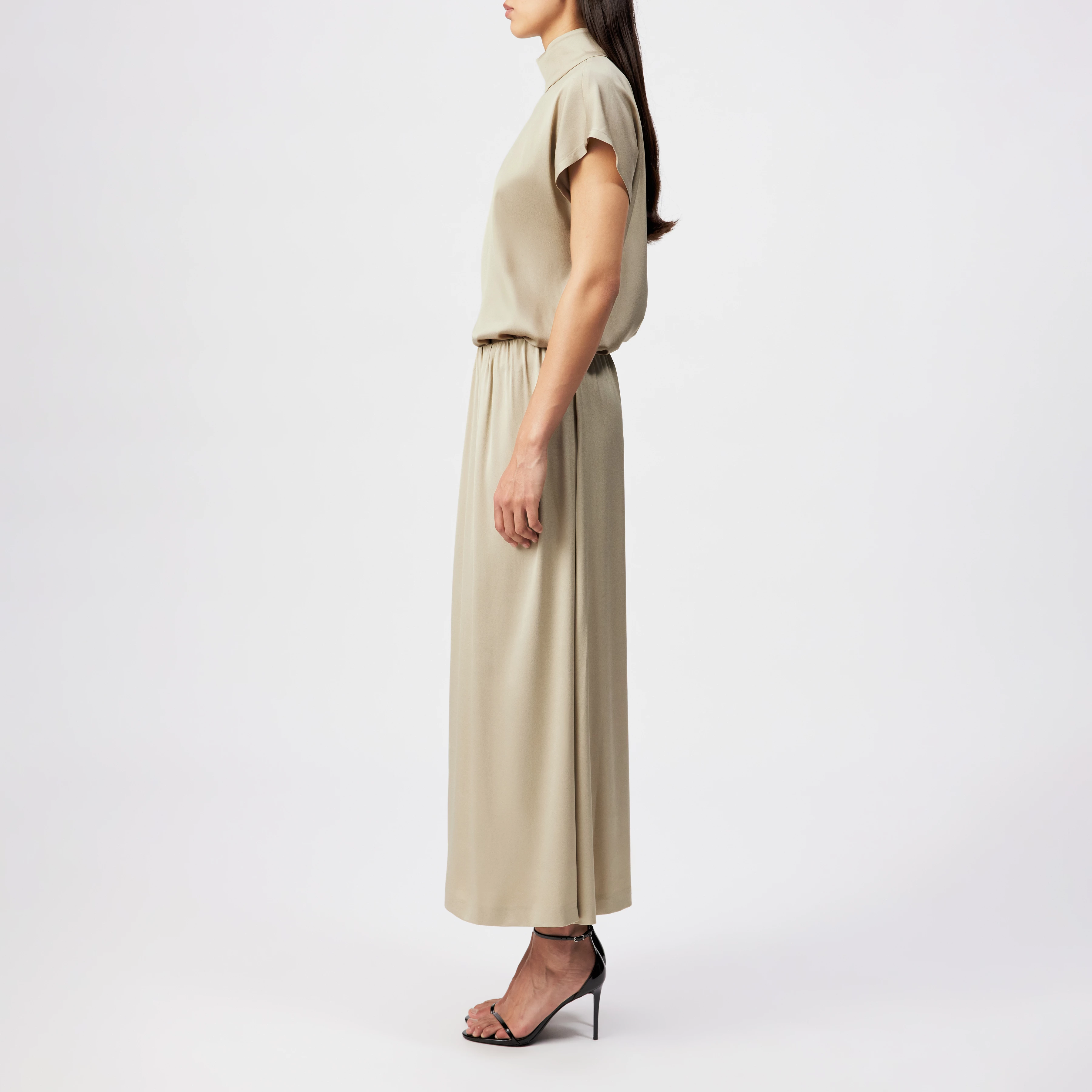 IDONEA - Mid-length skirt with elasticated waistband in satin - women - beige - Seitenansicht