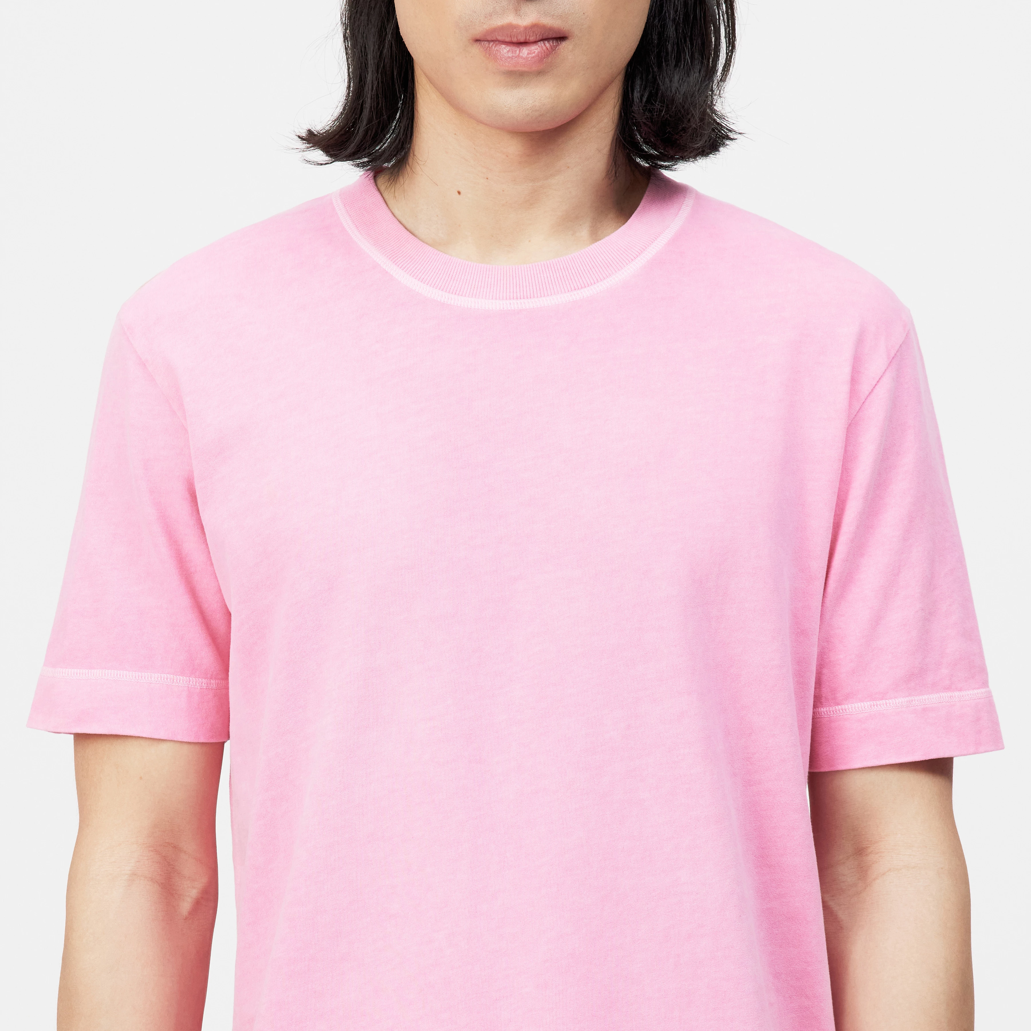 RAPHAEL - T-shirt in washed look - men - pink - Detailansicht am Model