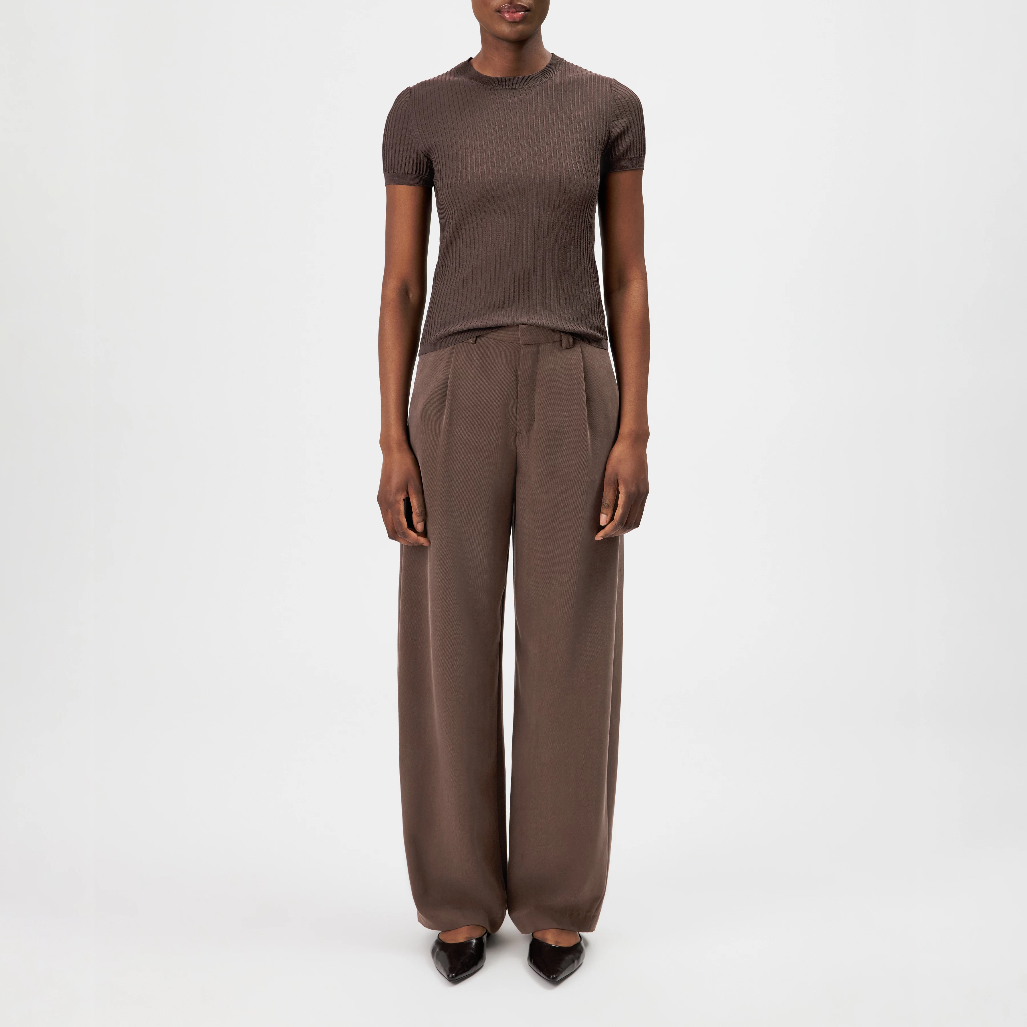 MOGLINI_2 - Crew Neck Knit T-Shirt with Ribbed Texture - women - brown - Ganzkörper-Frontansicht