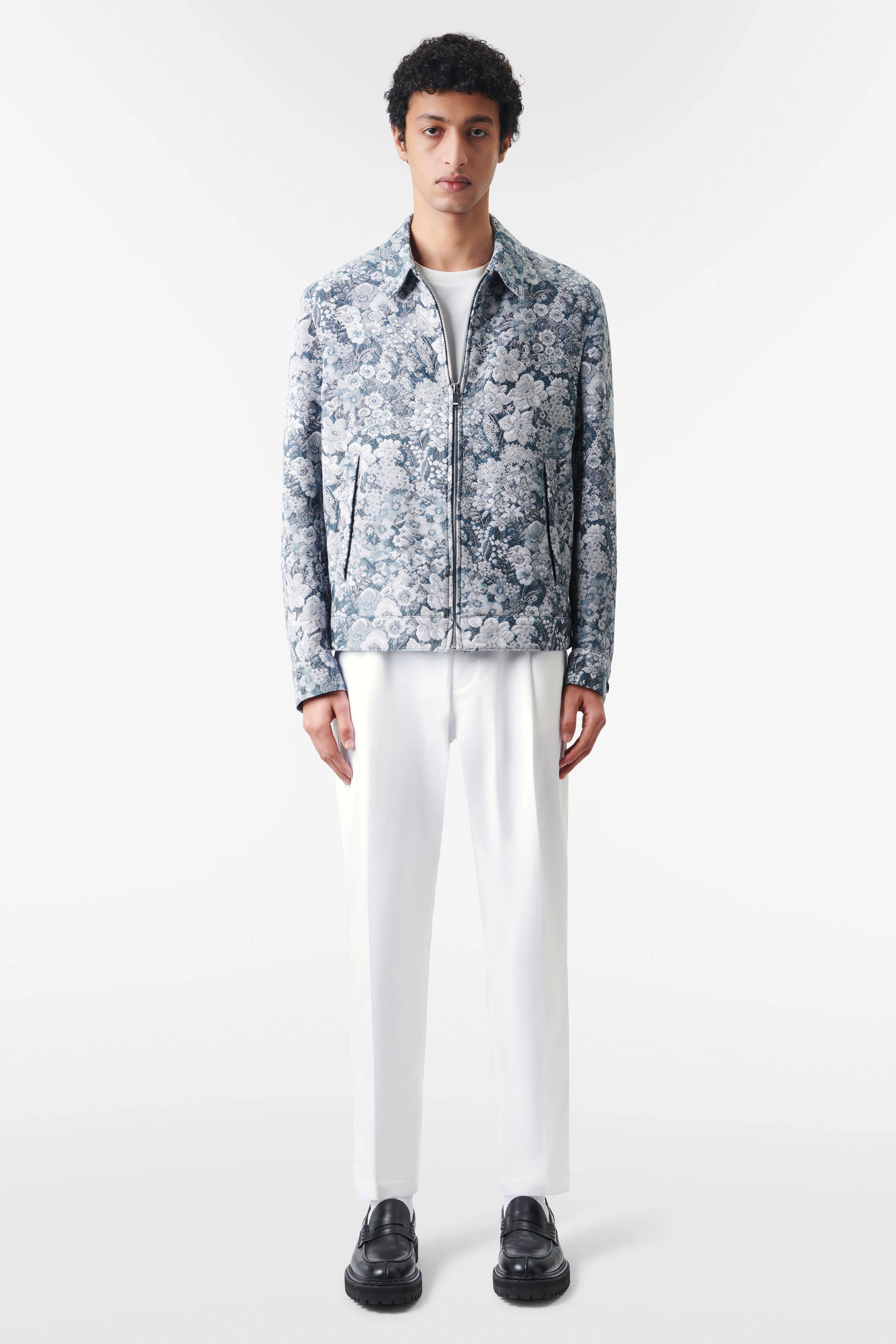 RIKKA - Blouson Jacke in Blumen Jacquard - Herren - blau - Ganzkörper-Frontansicht