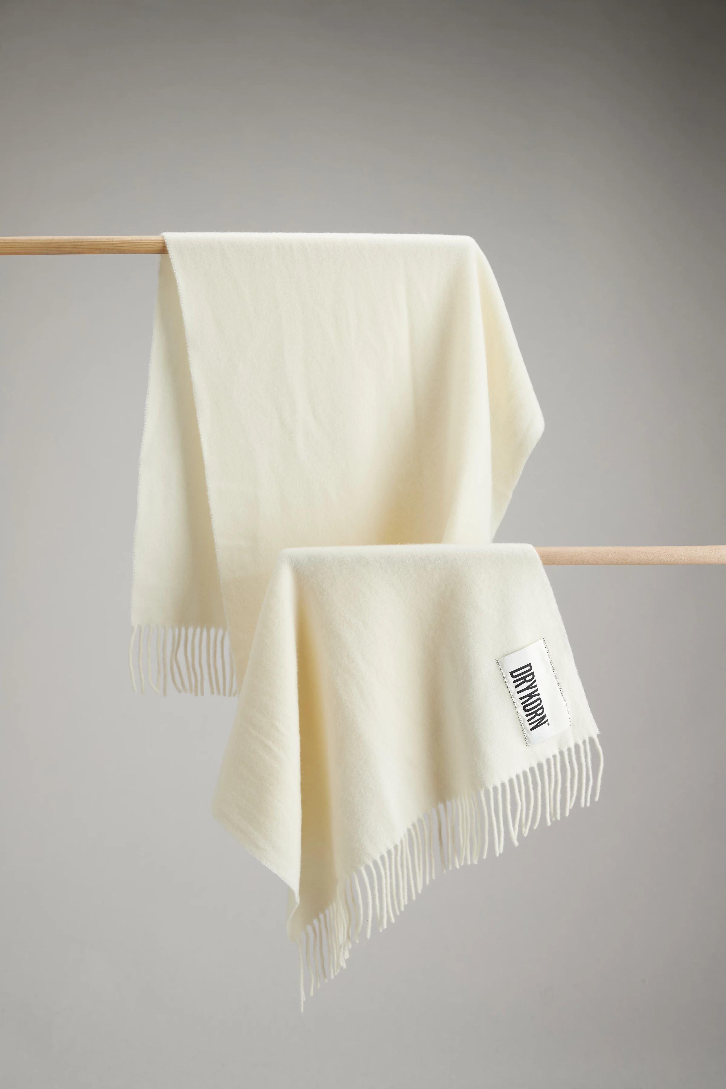 GAZE - Wollschal - Unisex - weiß - Ganzkörper-Frontansicht