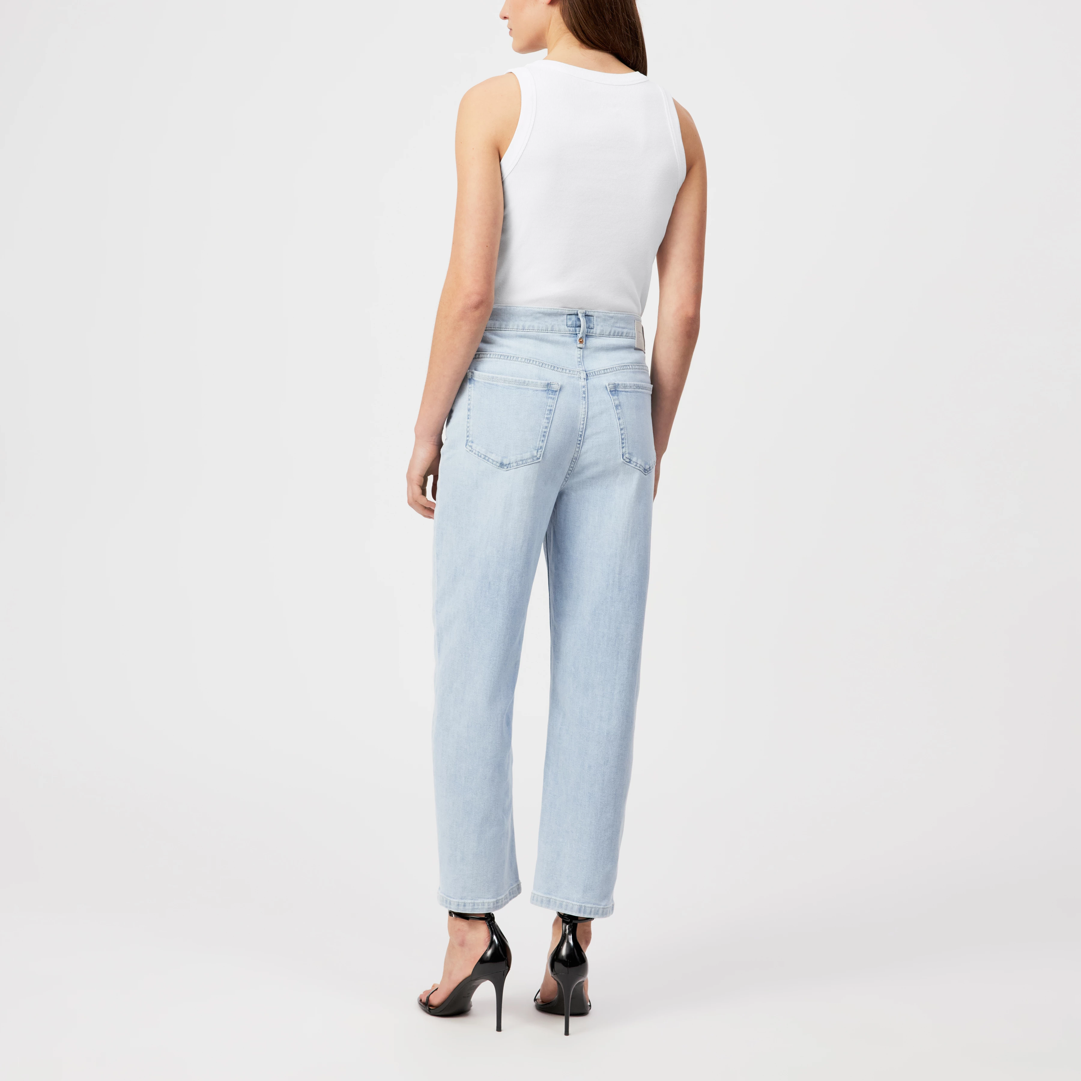 FLOWN - Low-waist jeans in mid-blue denim - women - blue - Rückansicht