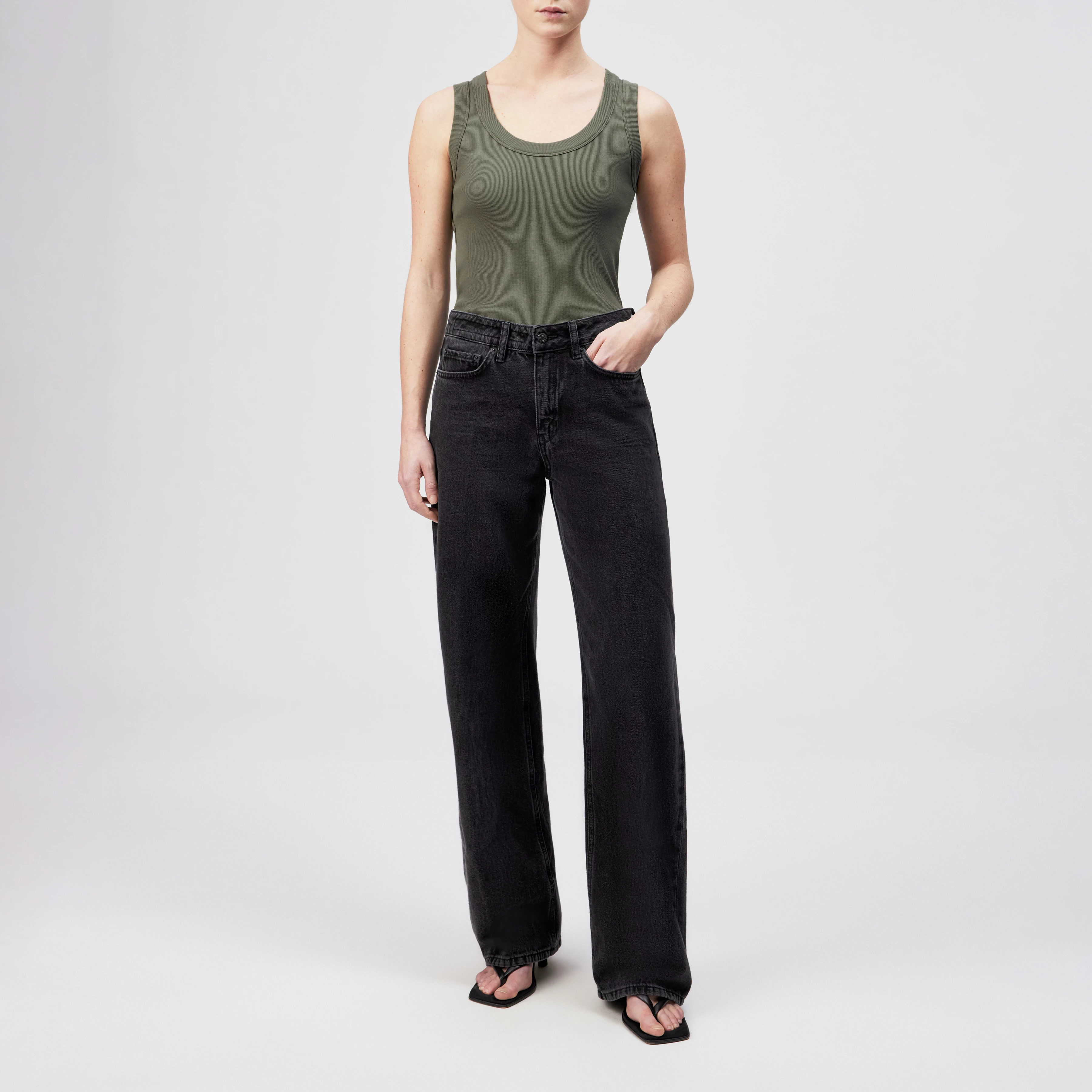 TAVIRA - Ribbed tank top with feminine round neckline - women - green - Ganzkörper-Frontansicht