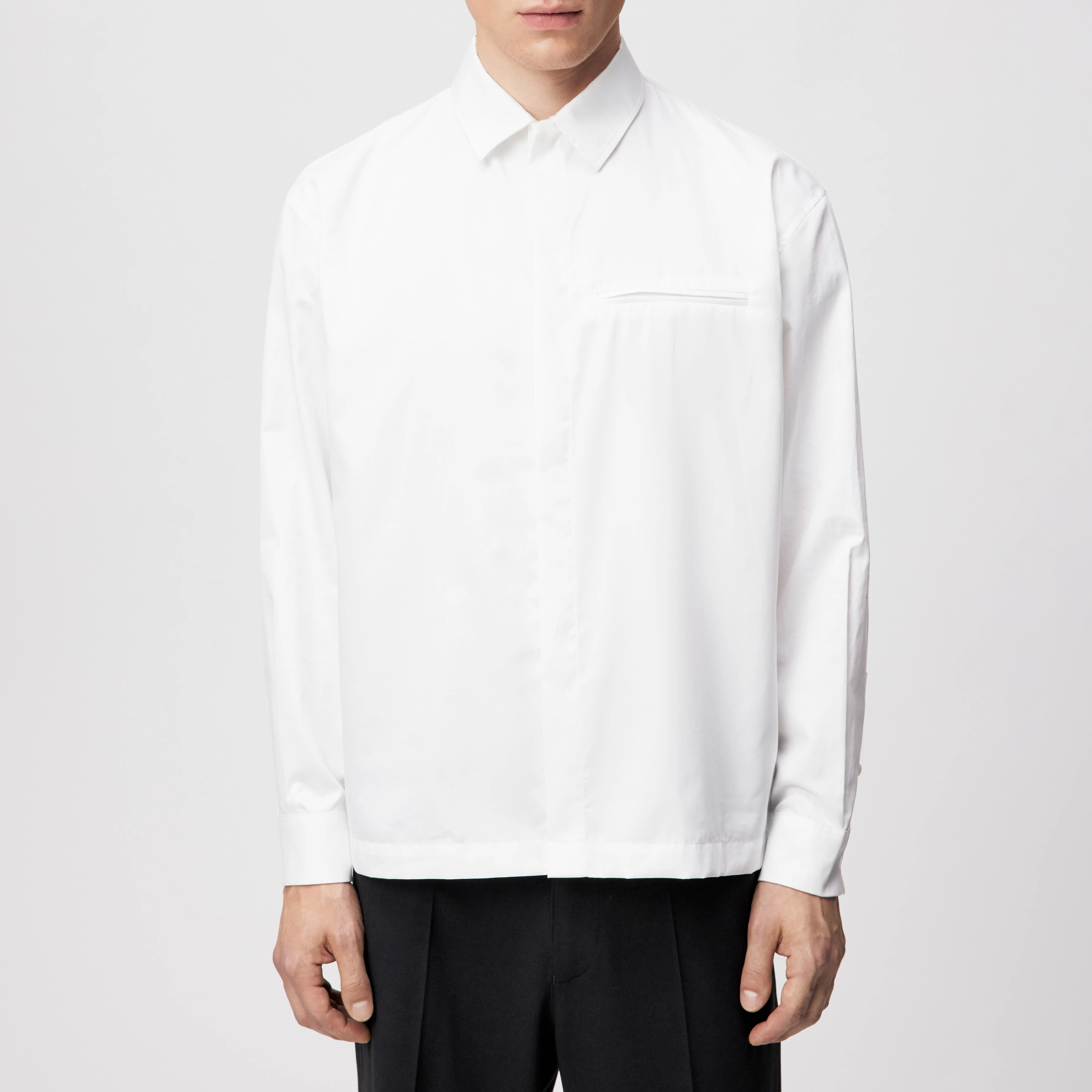 JAARI - Hemd mit verdeckter Knopfleiste in Satin Popeline - Herren - weiß - Frontansicht