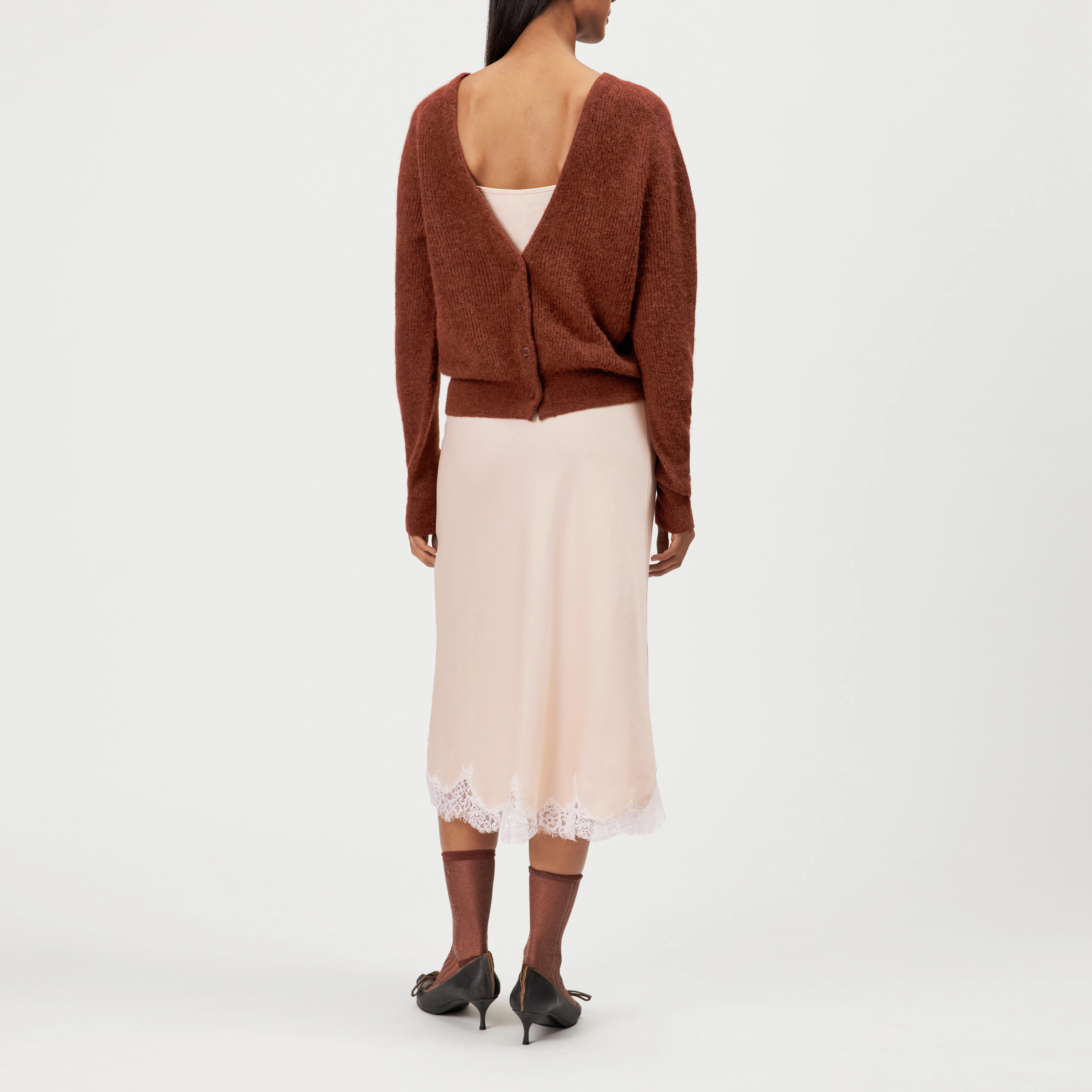 GERTIJA_2 - Alpaca-blend V-neck cardigan - women - brown - Detailansicht am Model