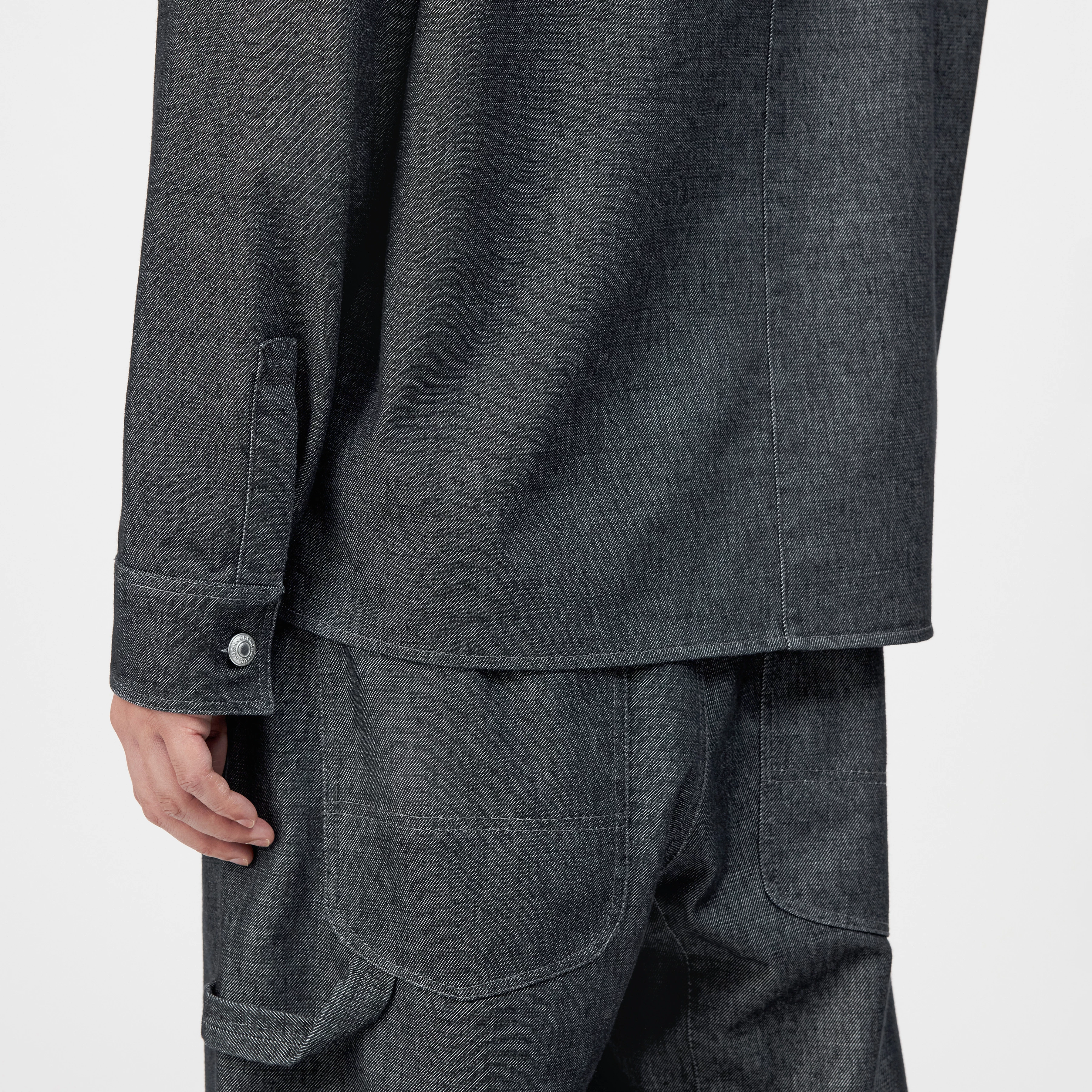 DIEGGO - Overshirt mit Brusttasche in Raw-Denim-Look - Herren - blau - Detailansicht am Model