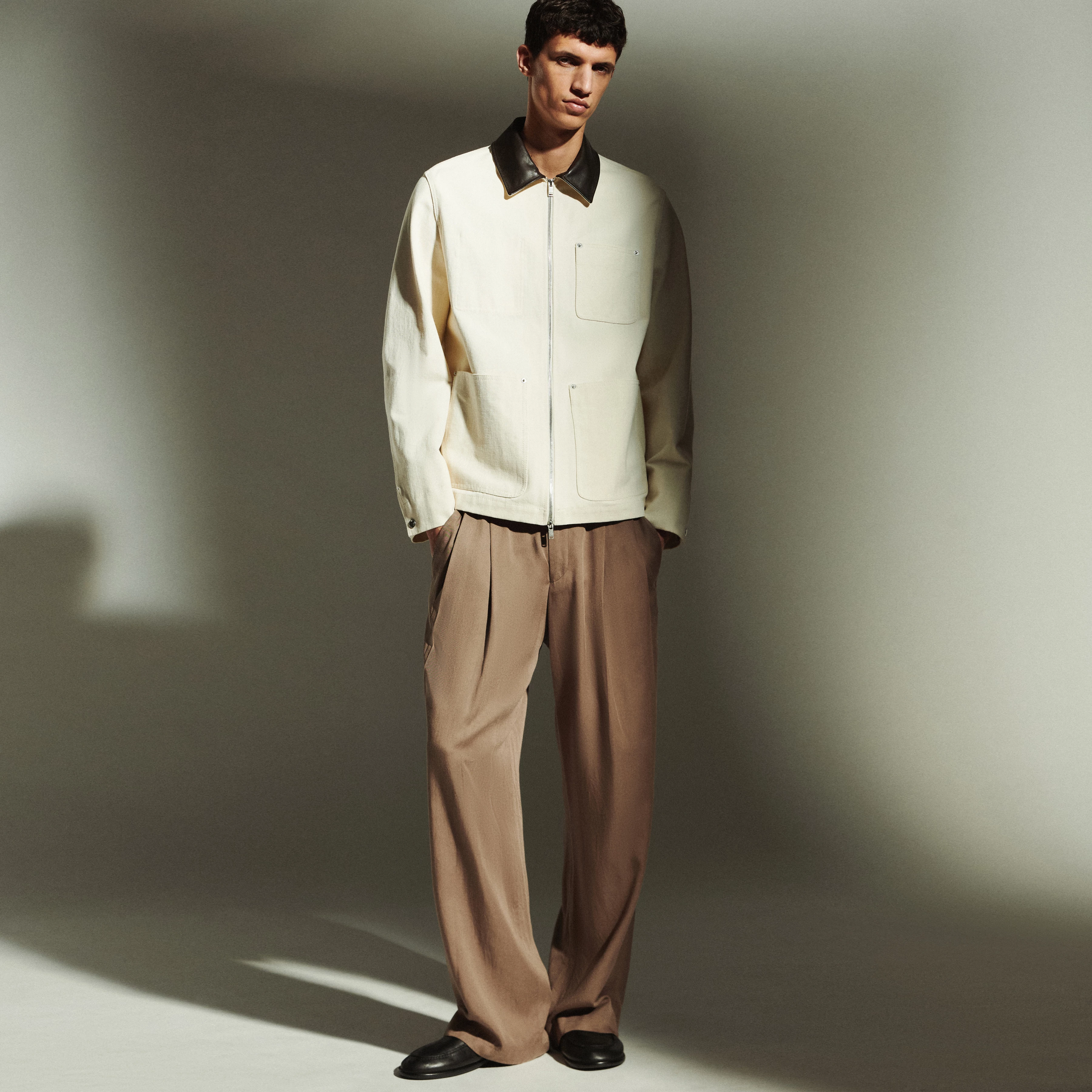 LEEK_WIDE - Relaxed Fit Bundfaltenhose aus reinem Lyocell-Twill - Herren - braun