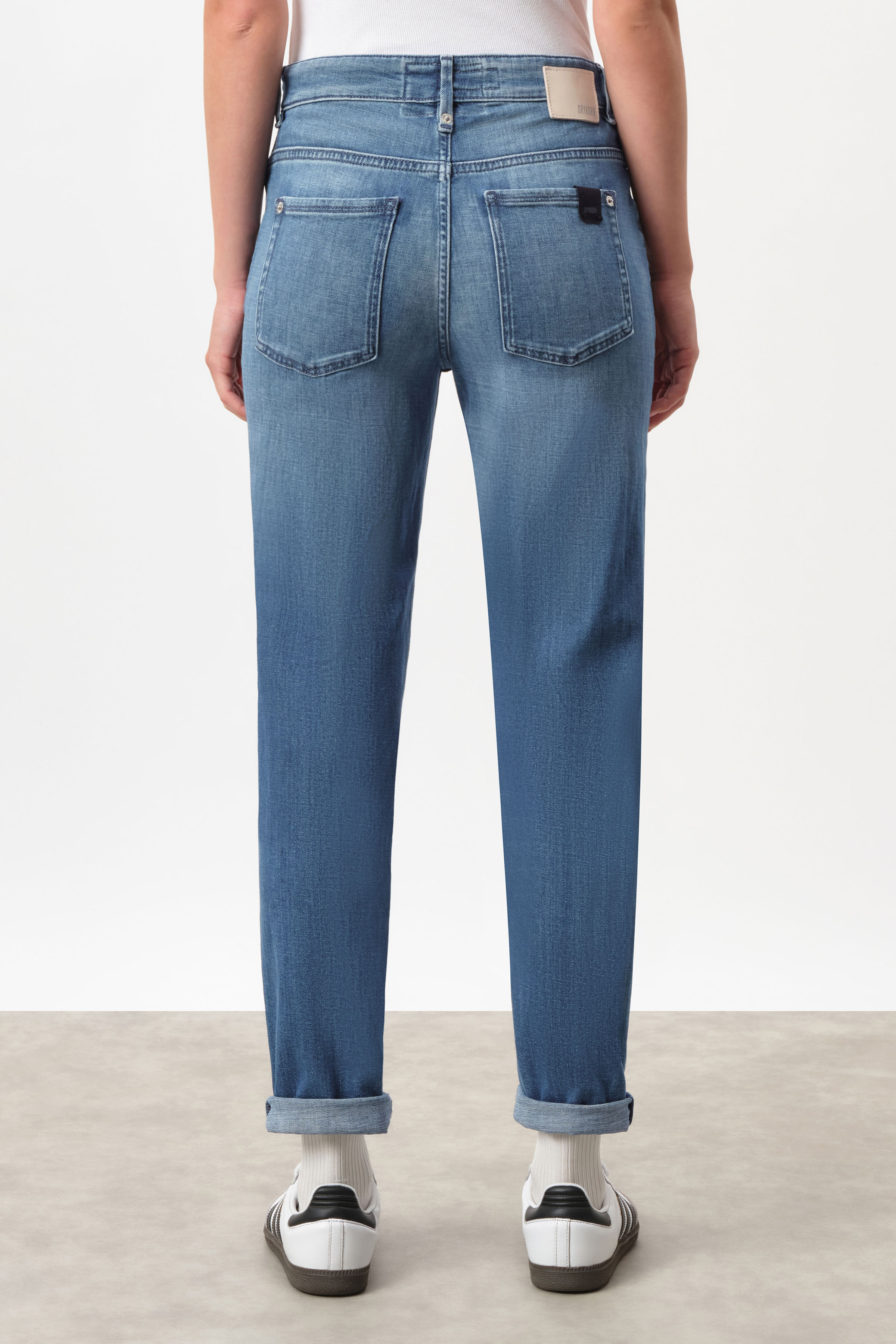 girlfriend jeans with rolled hem in soft-touch denim