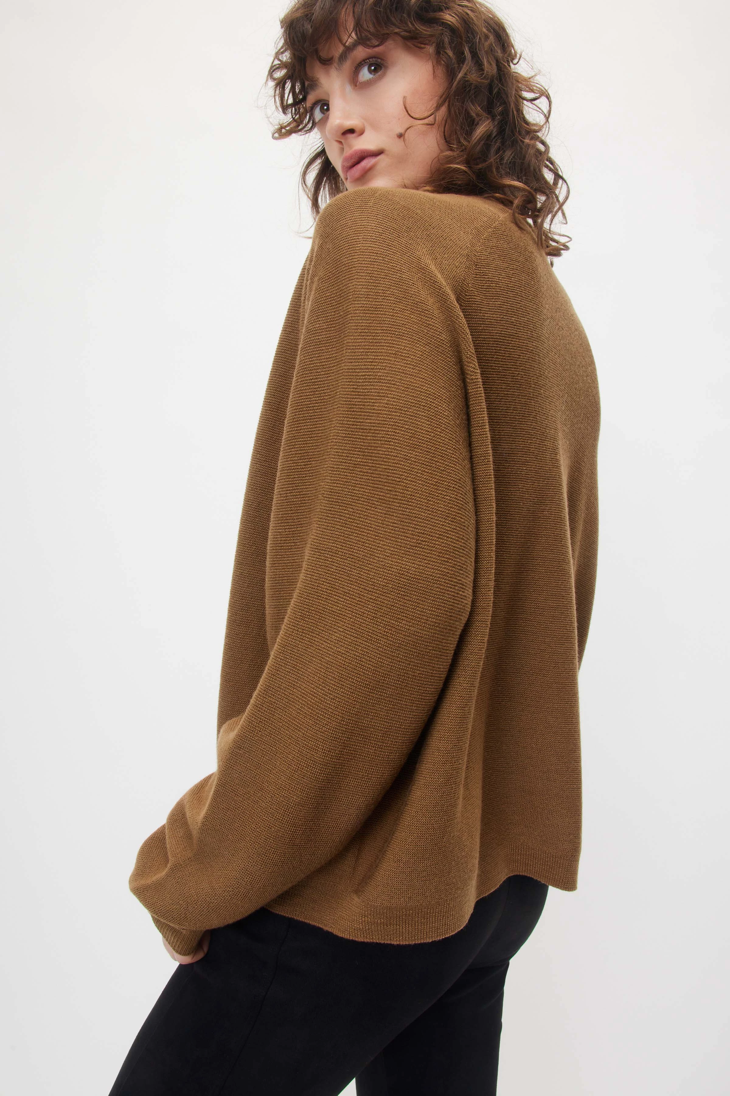 MANUMY - cleane Strickjacke in Merinowolle - Damen - braun - Seitenansicht