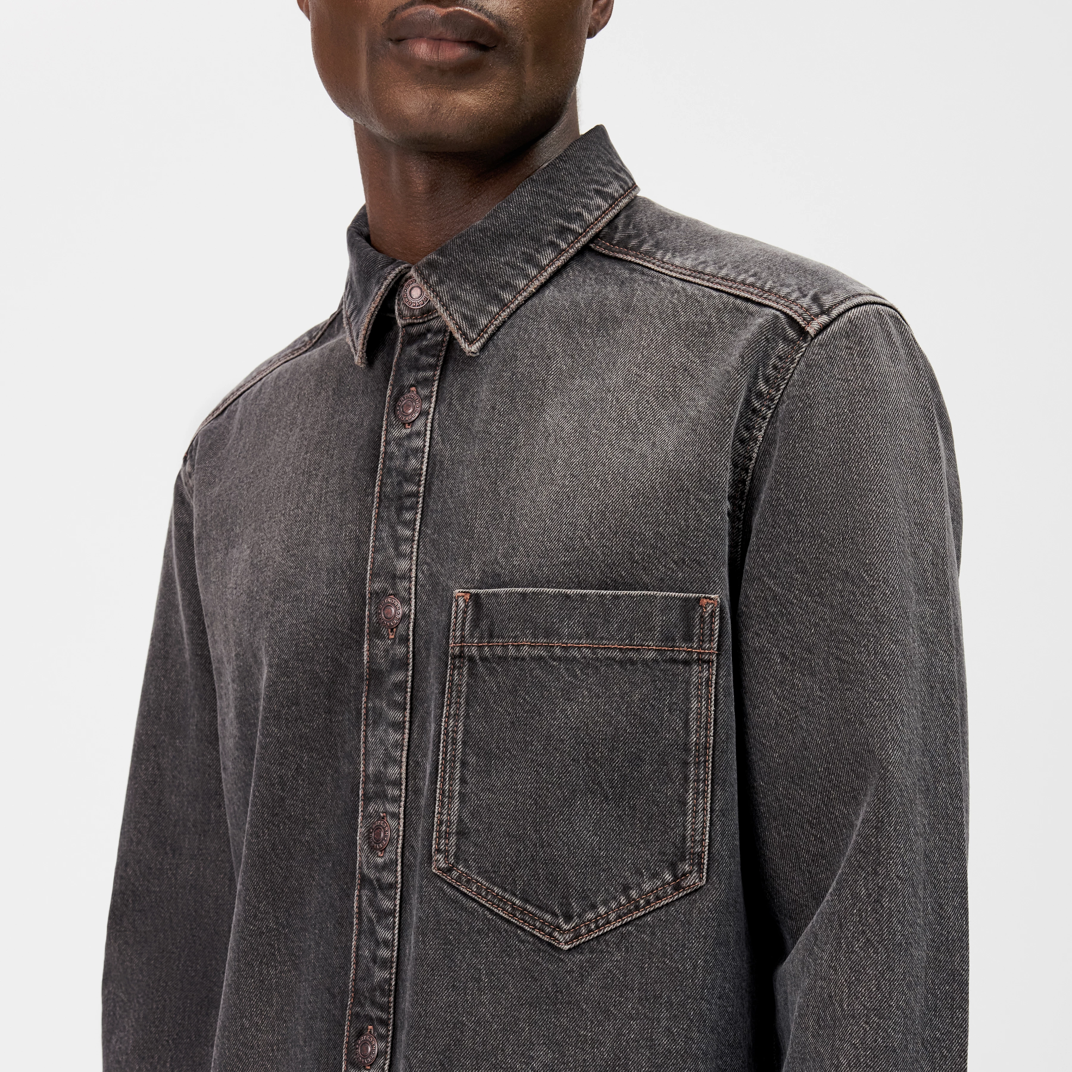 DIEGGO - Denim Overshirt with Chest Pocket - men - beige - Detailansicht am Model