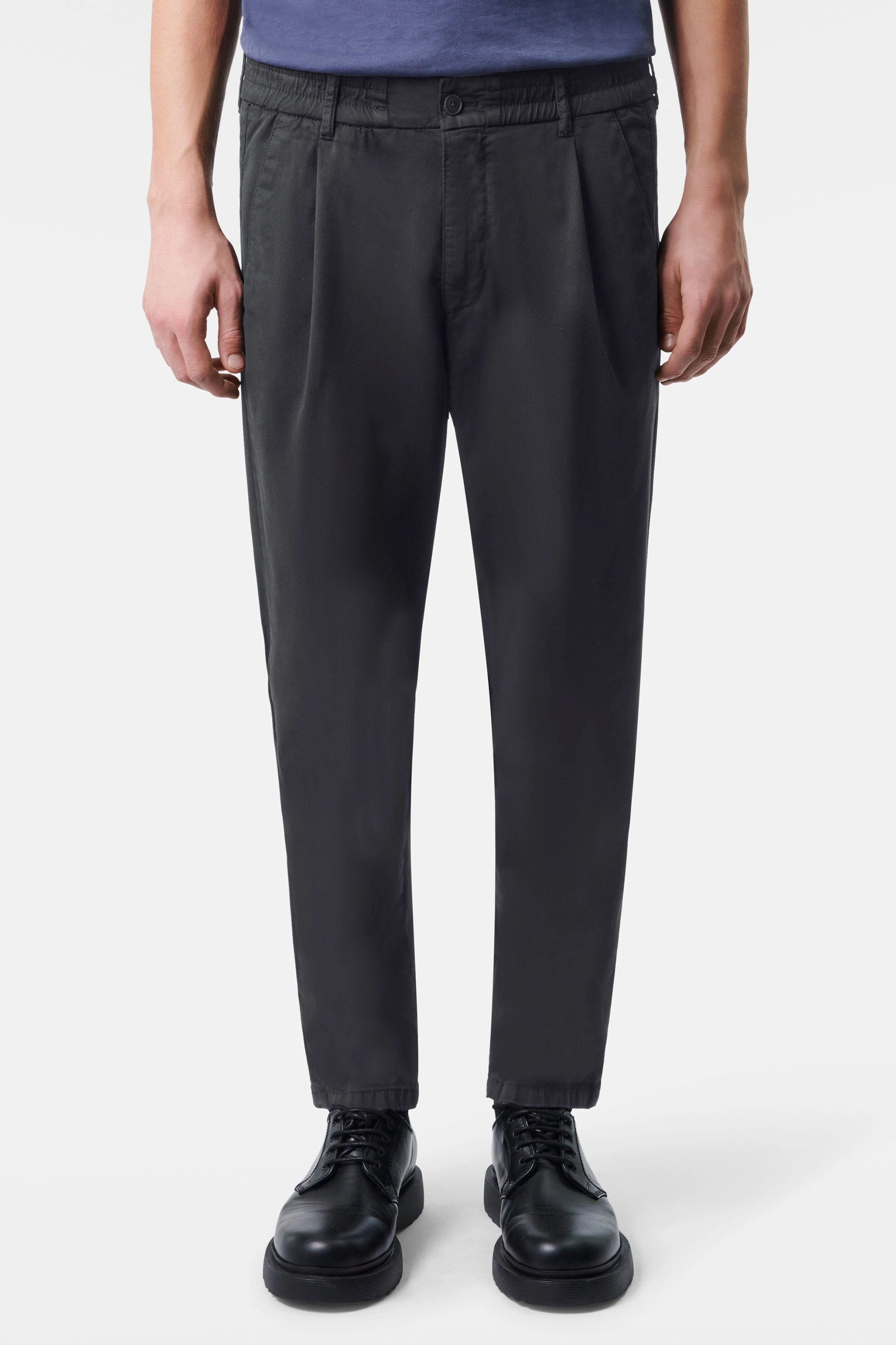 CHASY - Casual trousers with pleat in cotton - men - blue - Frontansicht