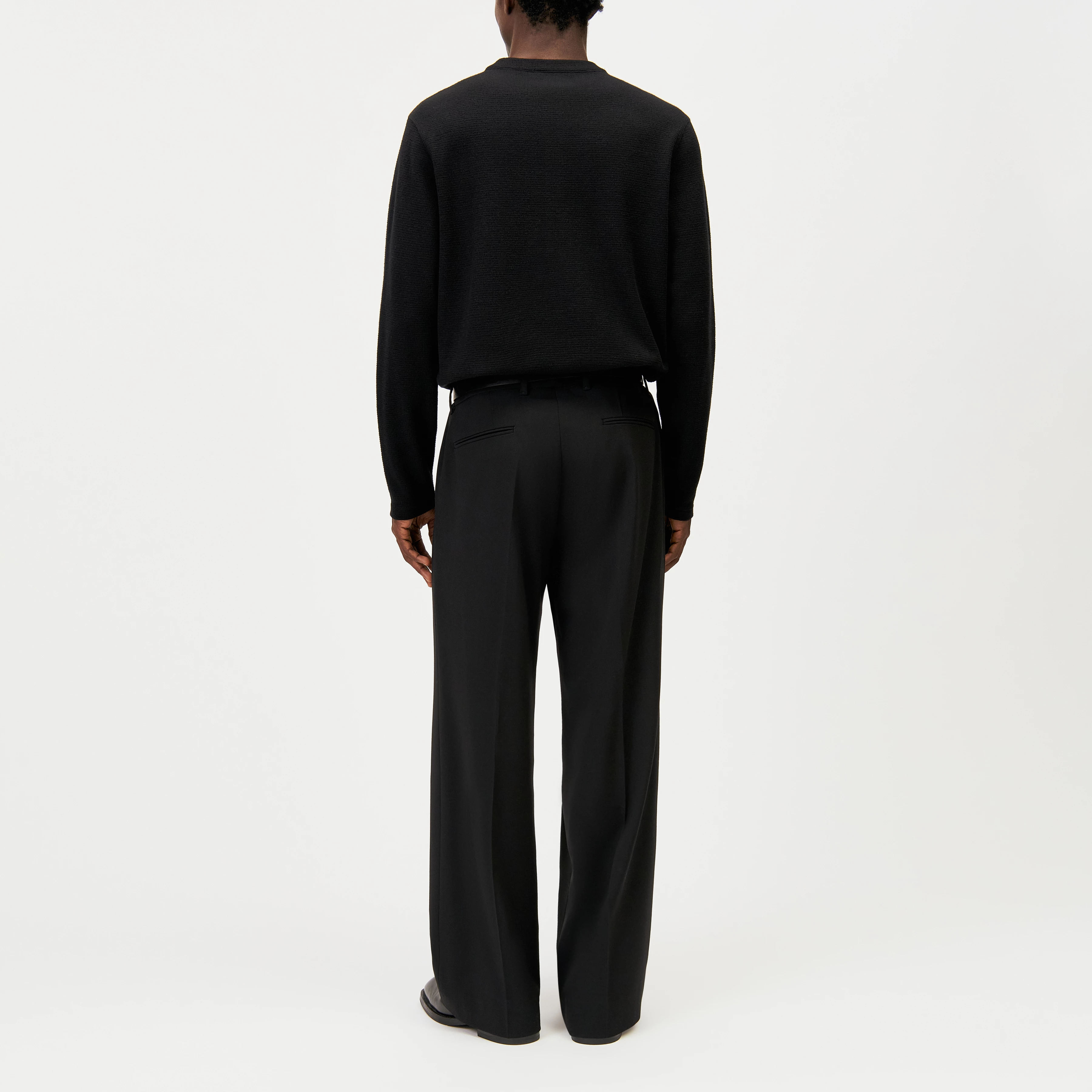 LEEK_WIDE - Relaxed fit pleated trousers in gabardine - men - black - Rückansicht