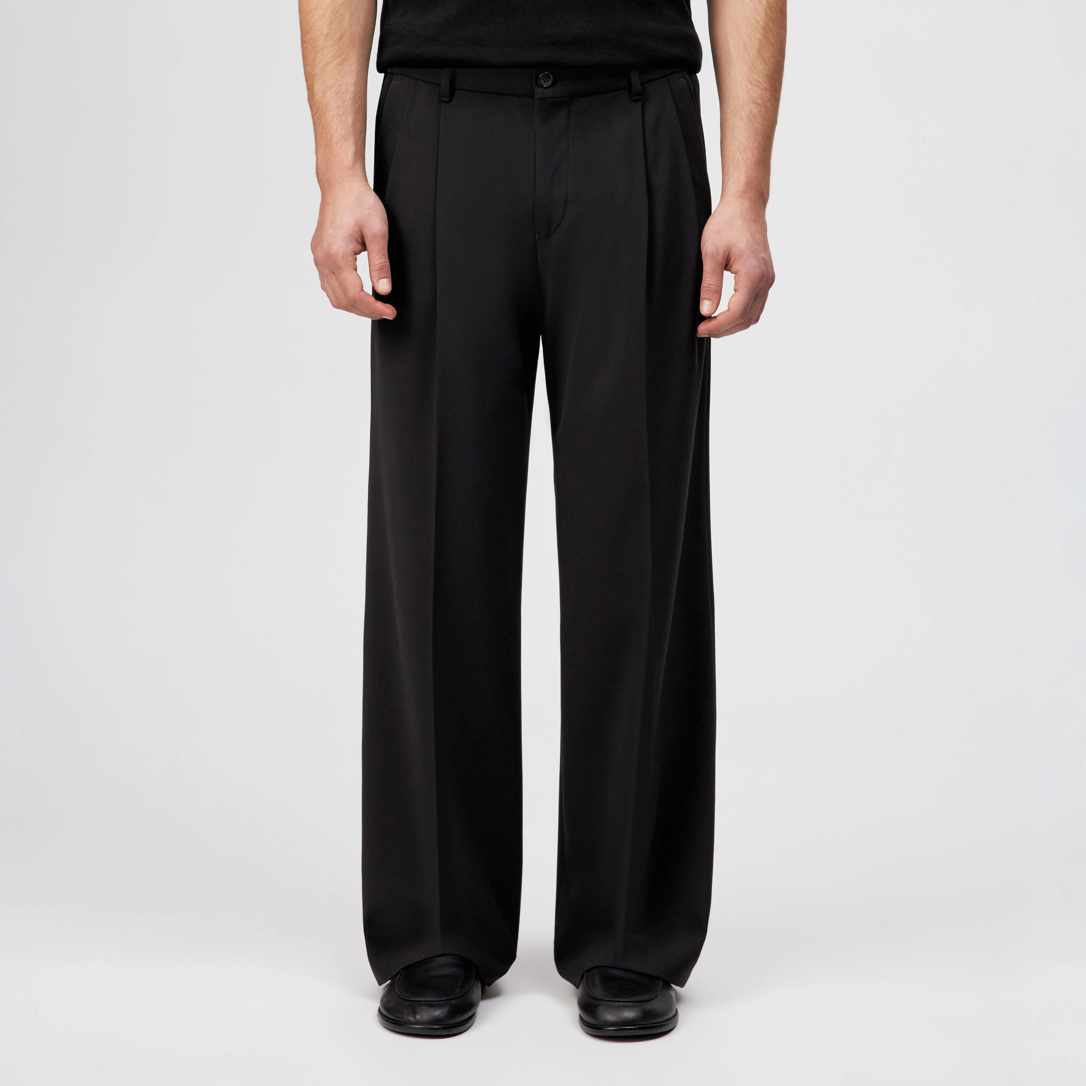 LEEK_WIDE - Relaxed fit broek met bandplooien van gabardine - heren - zwart - Frontansicht