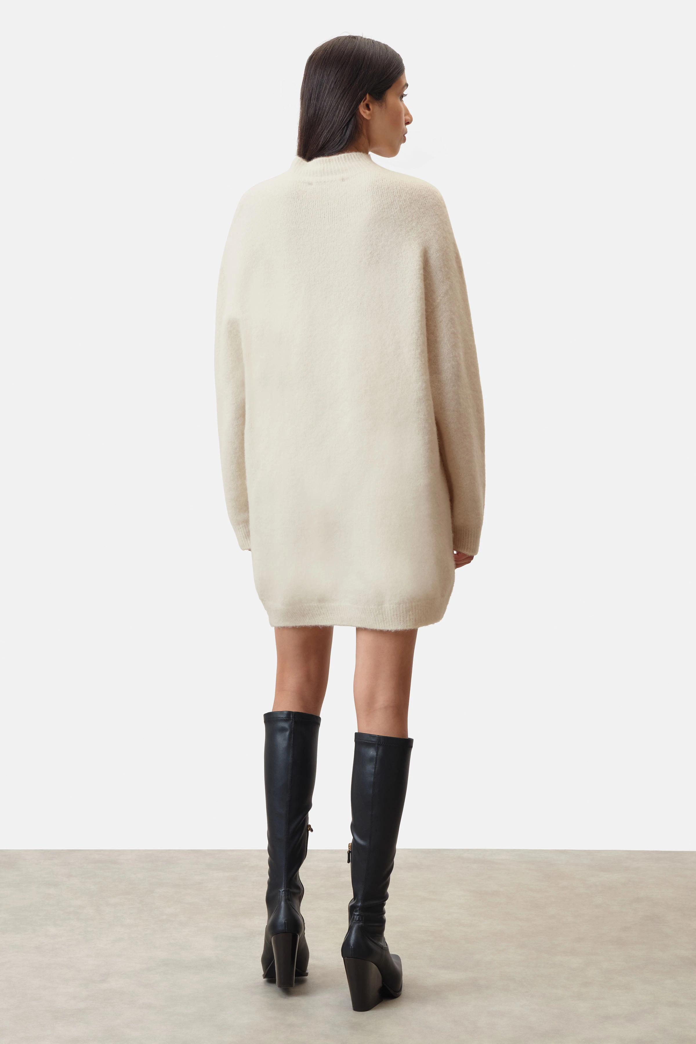 ELSTERI - robe en tricot longueur mini dans un doux mélange d'alpaca - women - blanc cassé - Rückansicht