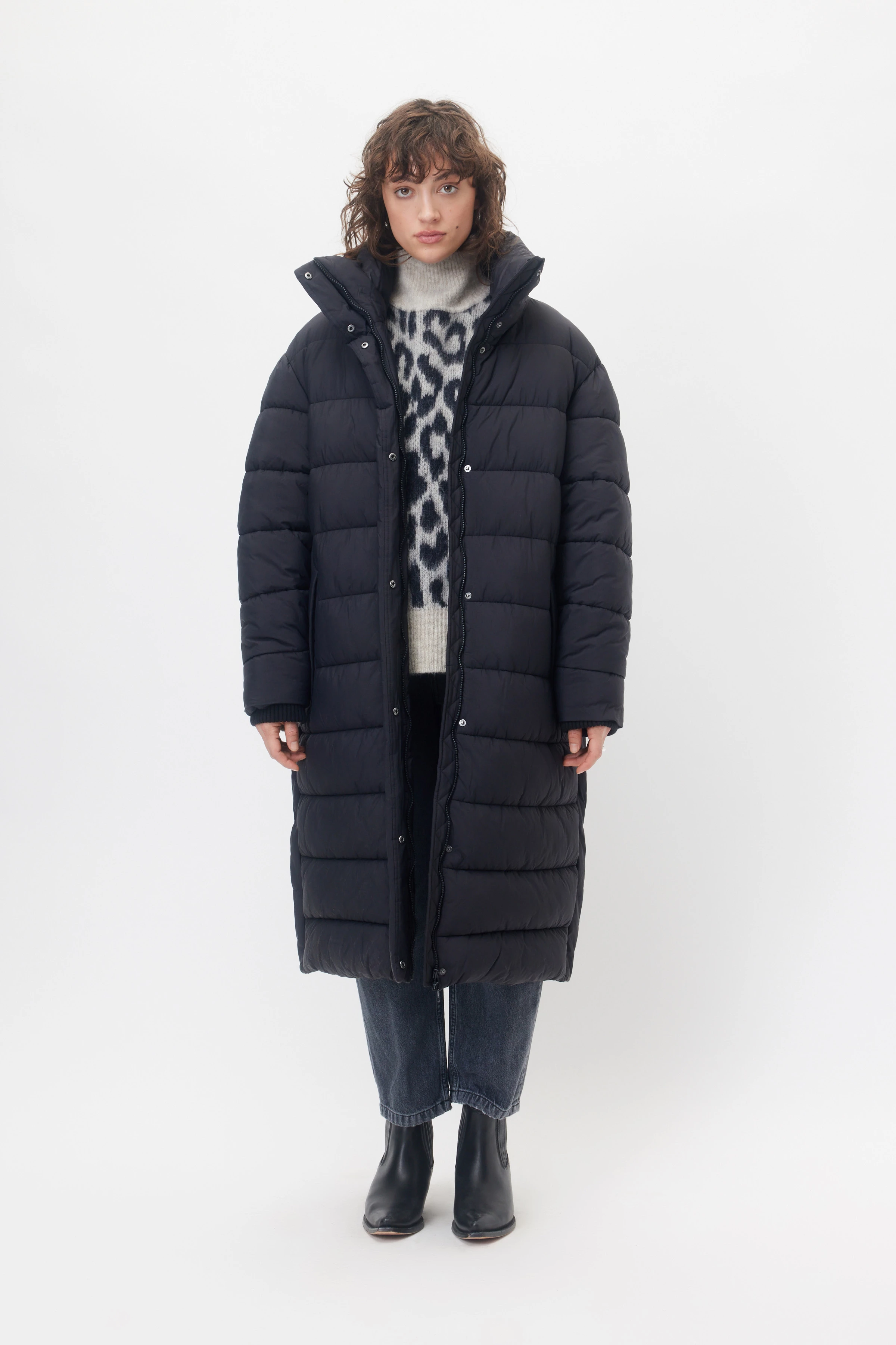 HOURRY - matter Puffercoat - Damen - schwarz - Ganzkörper-Frontansicht