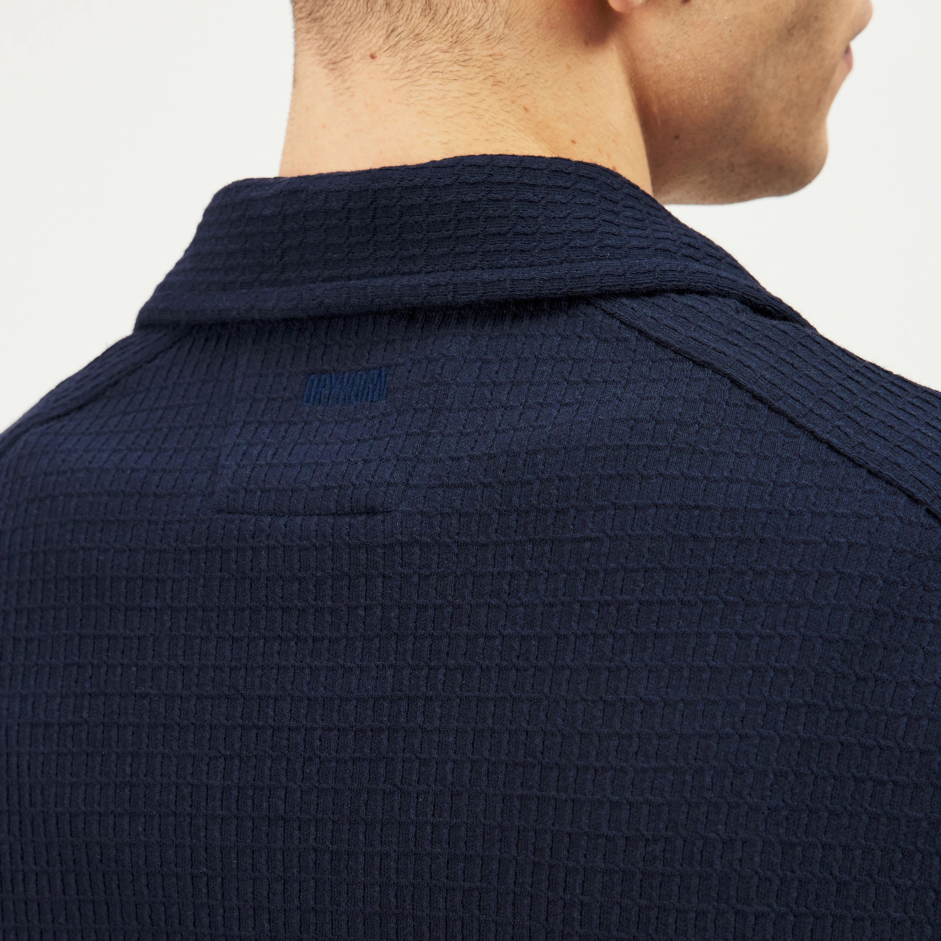 BASIIL - Relaxed Fit short-sleeve shirt in Dry Touch cotton - men - blue - Detailansicht am Model