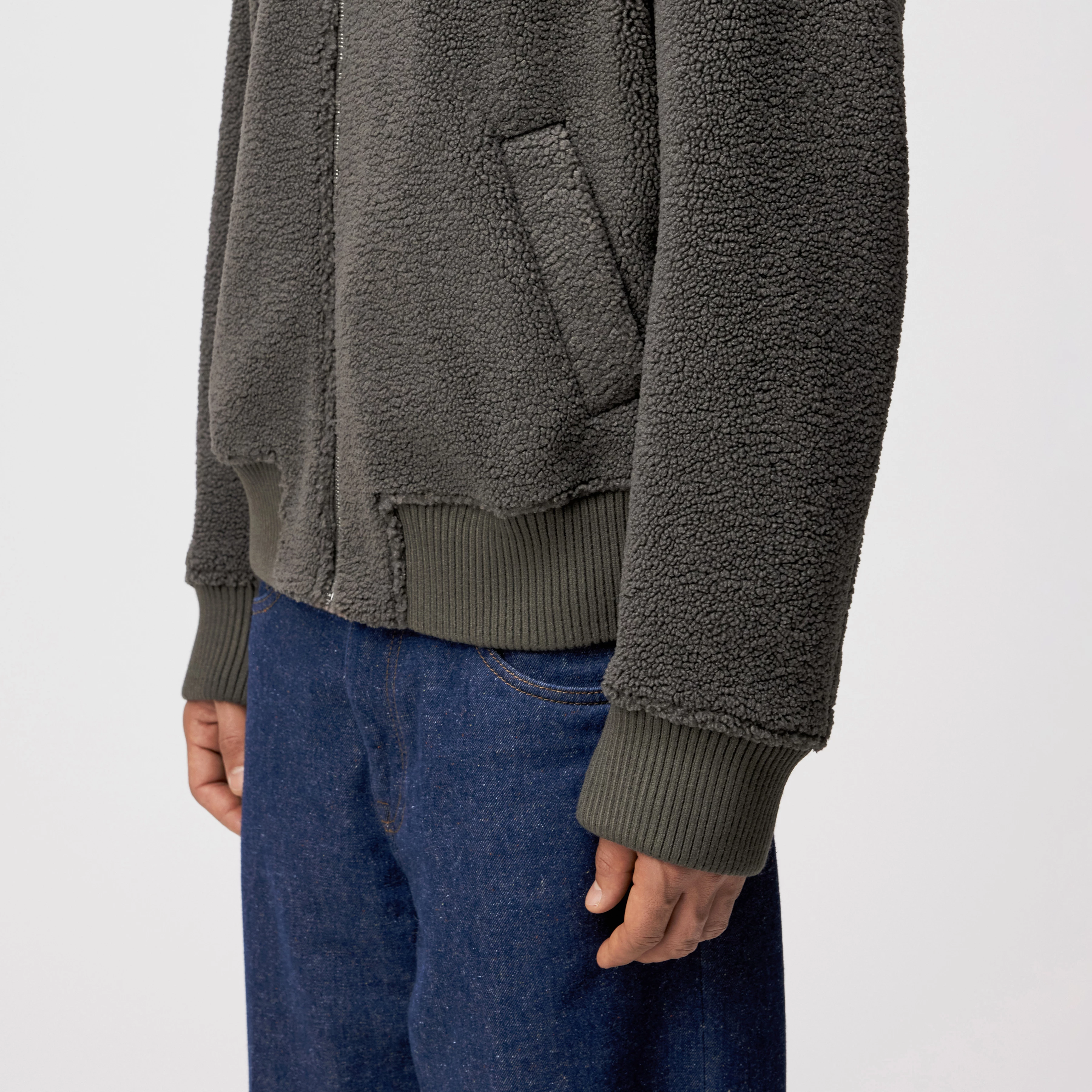 GRALON - Teddy Blouson Jacke in Fleece - Herren - grün - Detailansicht am Model
