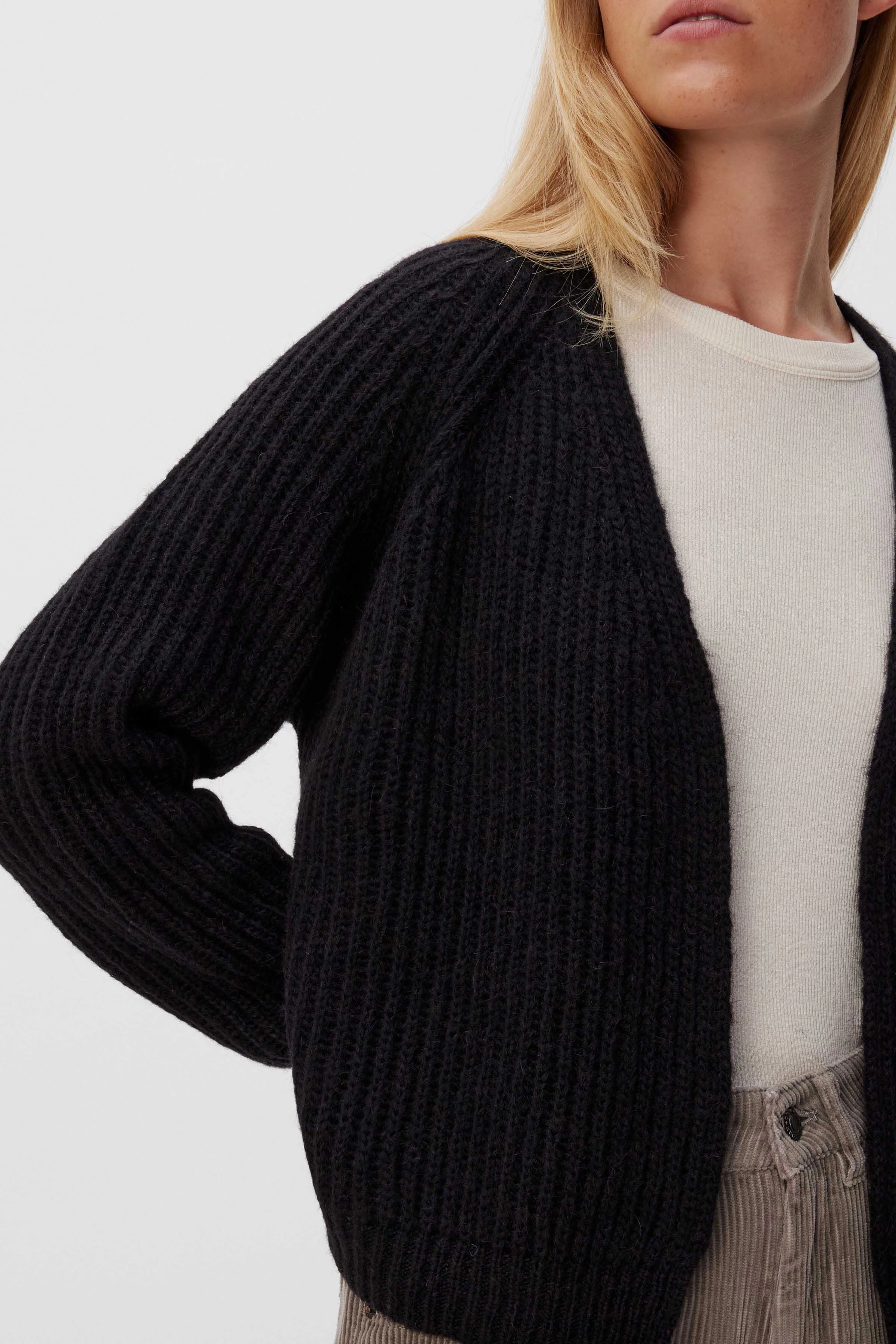 MANUMY - Strickjacke in Alpaka-Mix - Damen - schwarz - Seitenansicht