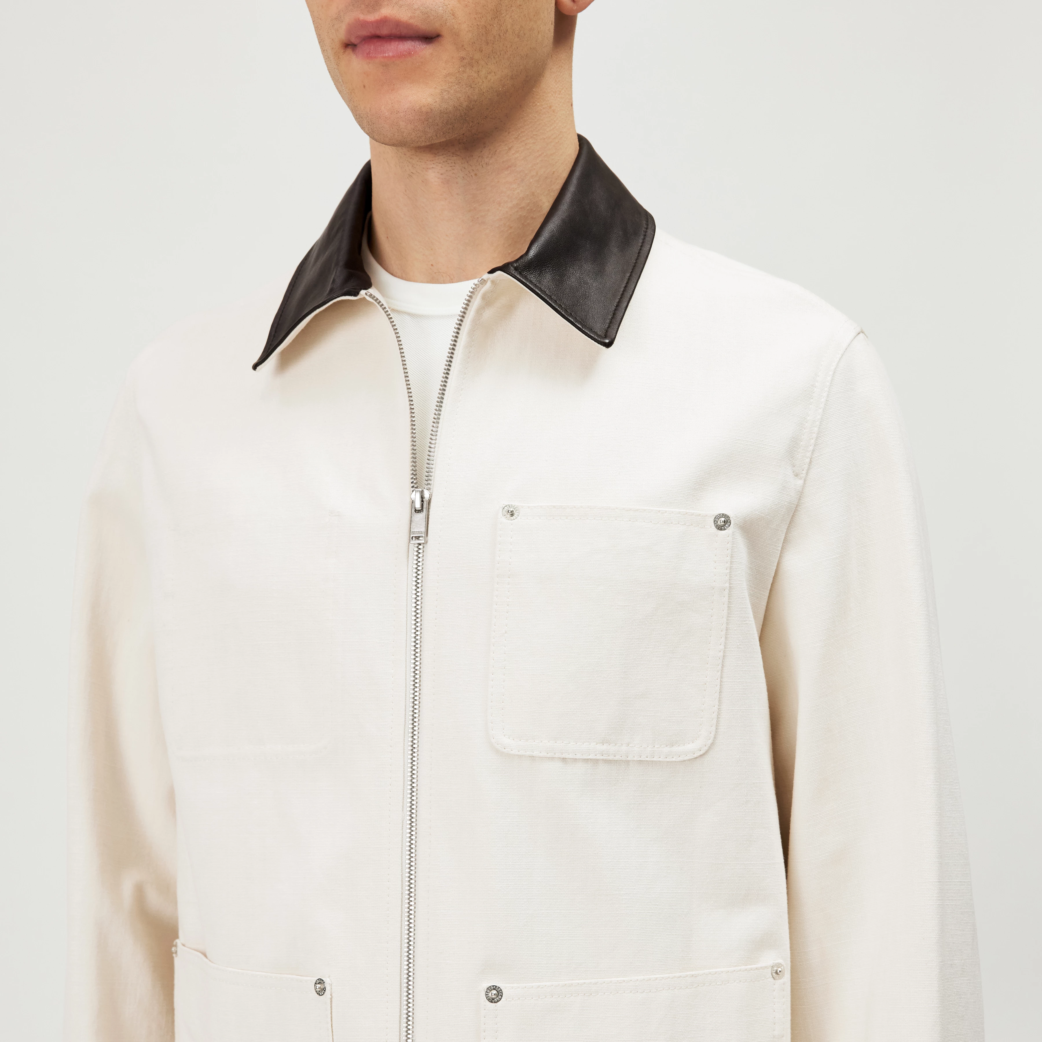 KALENO - Cotton-blend utility jacket. - men - off white - Detailansicht am Model