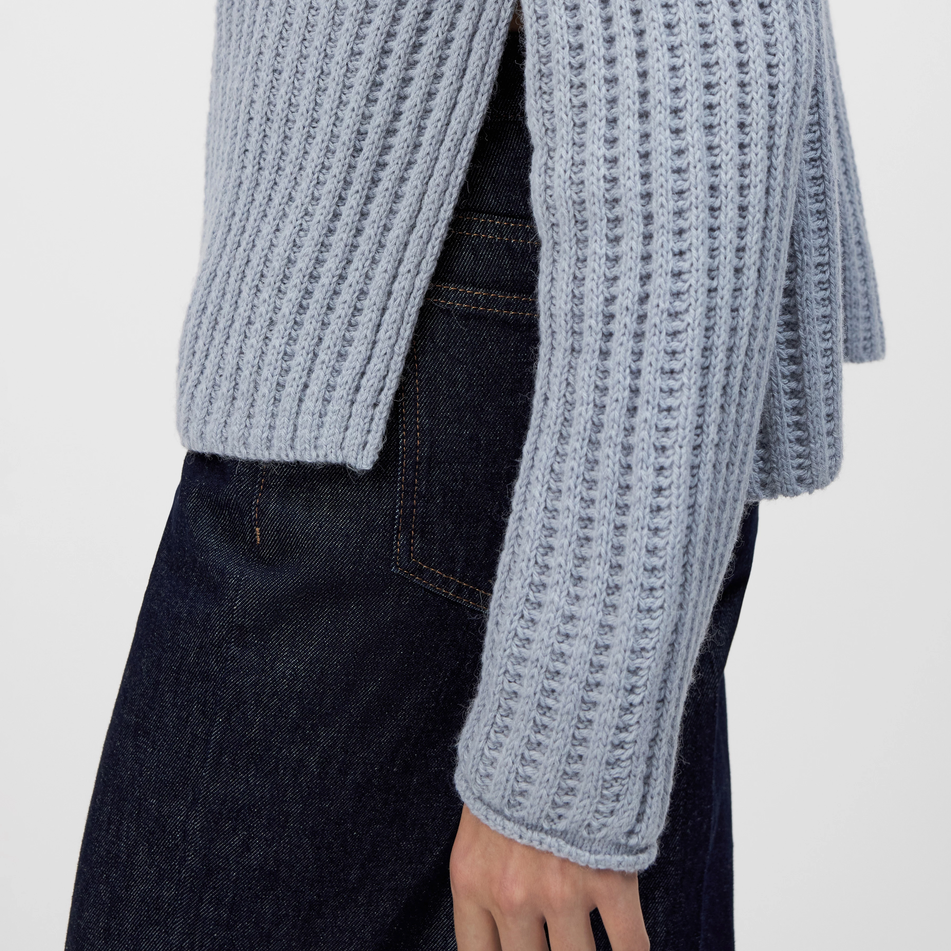 VARISA - Turtleneck jumper in wool and alpaca blend - women - blue - Detailansicht am Model