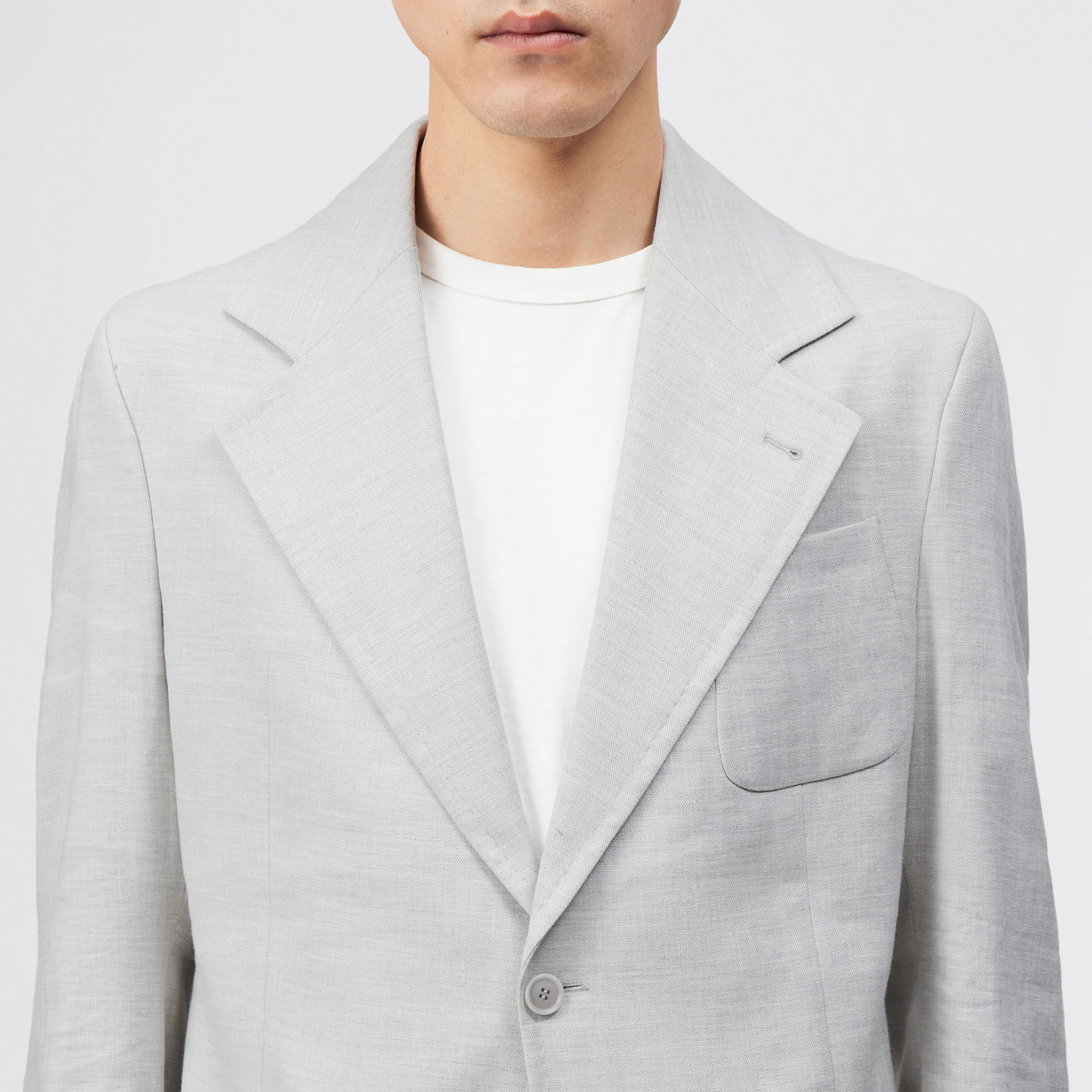 YEMO - Regular fit linen-blend blazer - men - grey - Detailansicht am Model