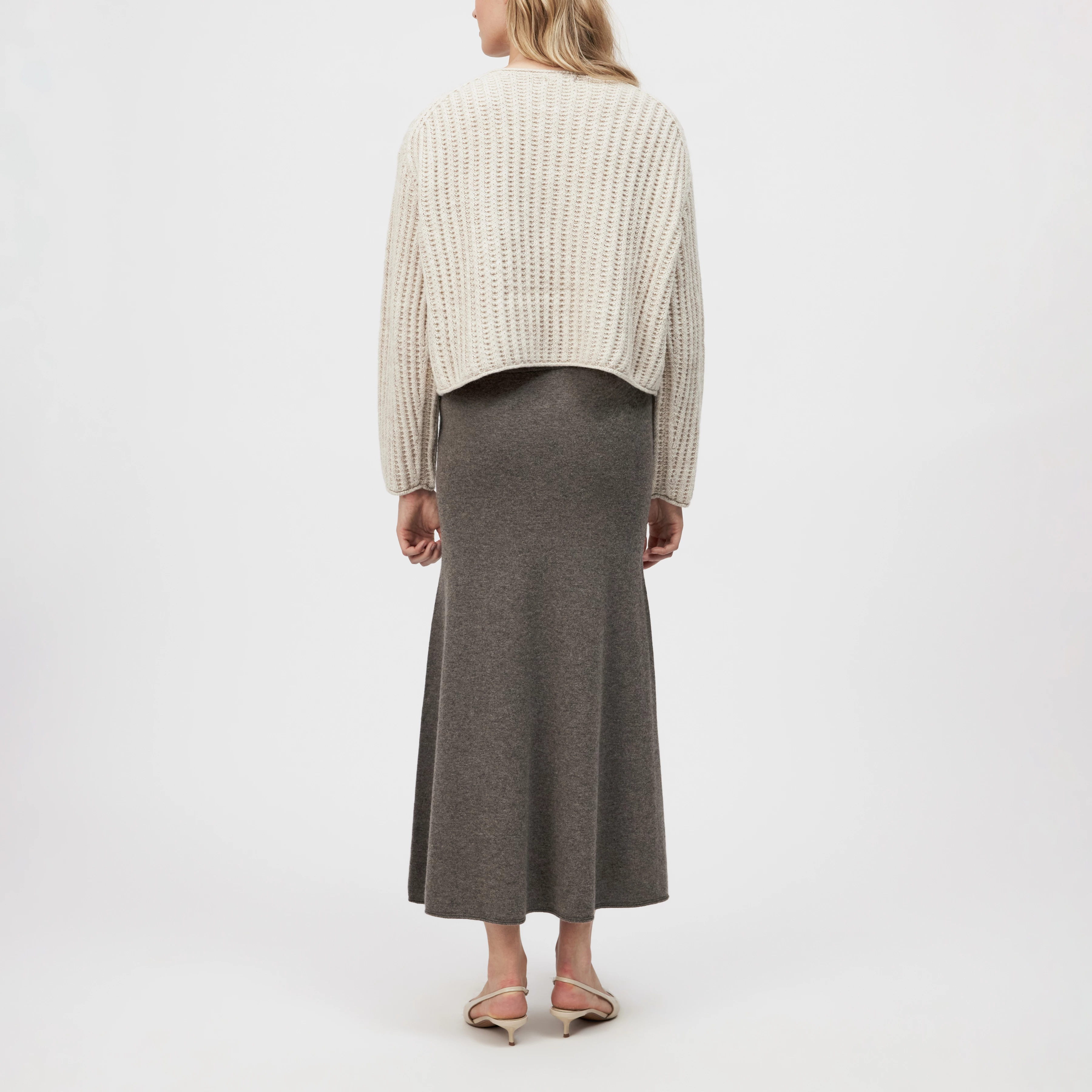 IMENY - Verkürzter Pullover in Woll-Alpakamix - Damen - beige - Rückansicht