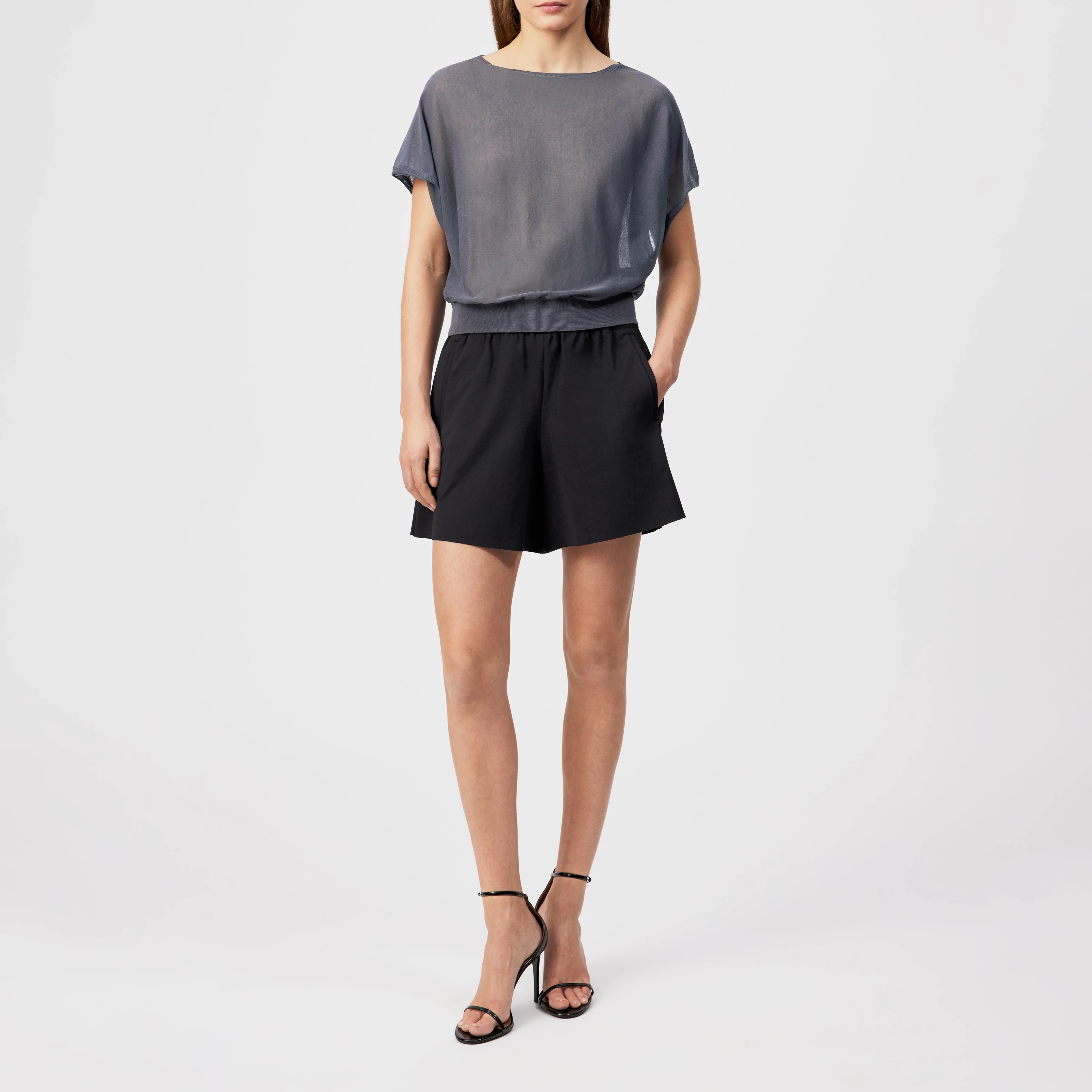 GERLOTTA - Oversized T-shirt with boat neckline - women - grey - Ganzkörper-Frontansicht