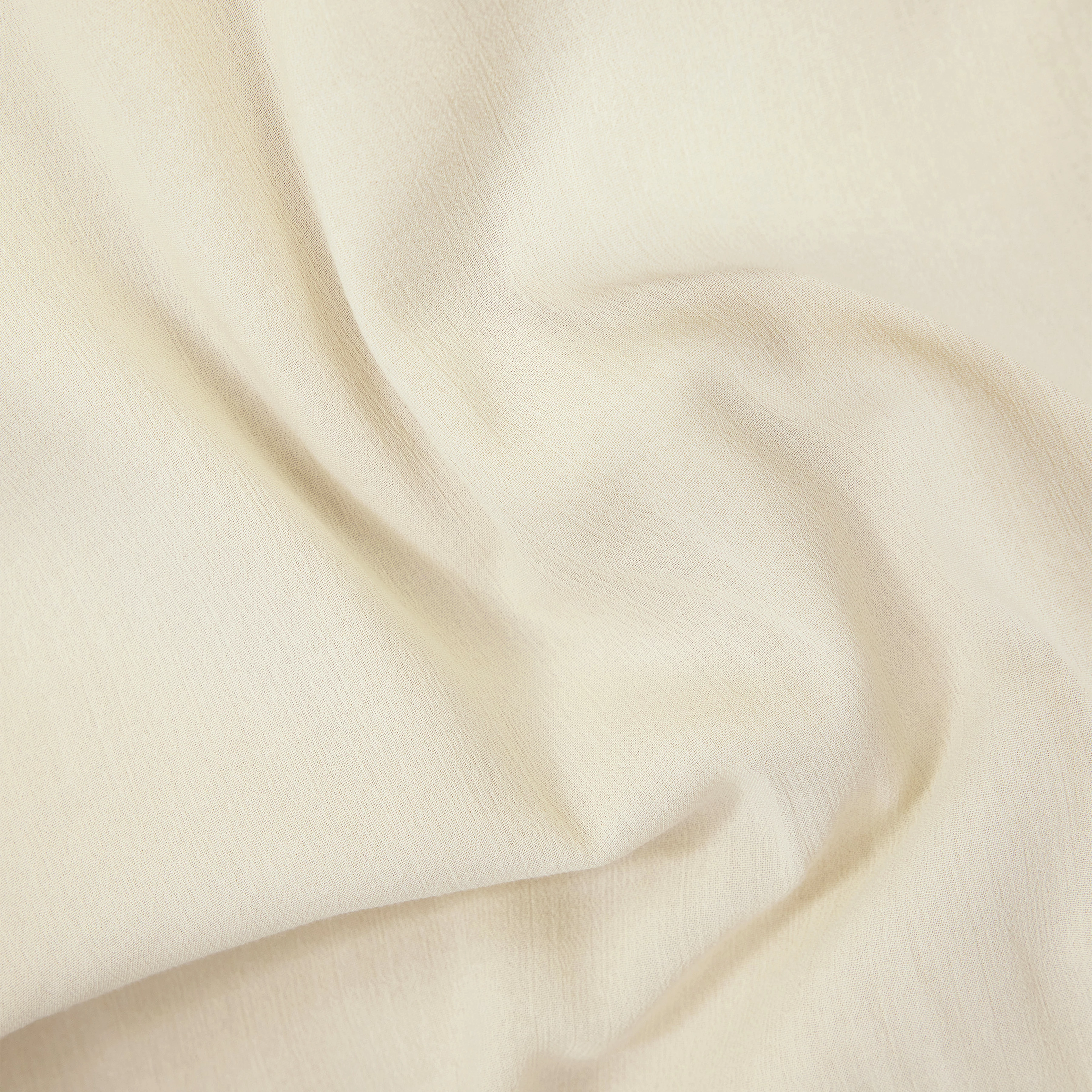 LYNORA - Crêpe ruffle slip dress with crinkle look - women - beige - Materialbild (B2C)