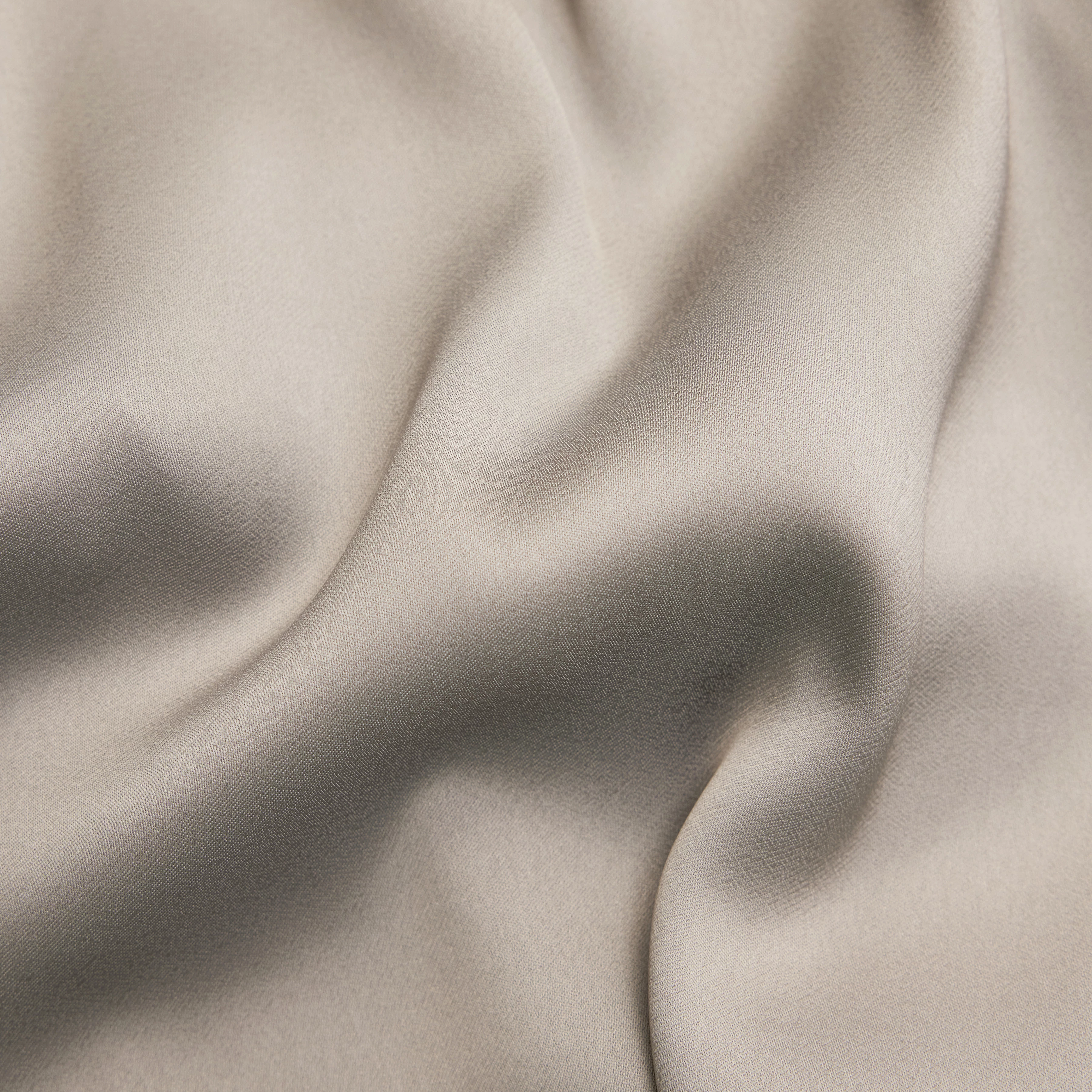 CORAMY - Casual shirt blouse in satin - women - beige - Materialbild (B2C)