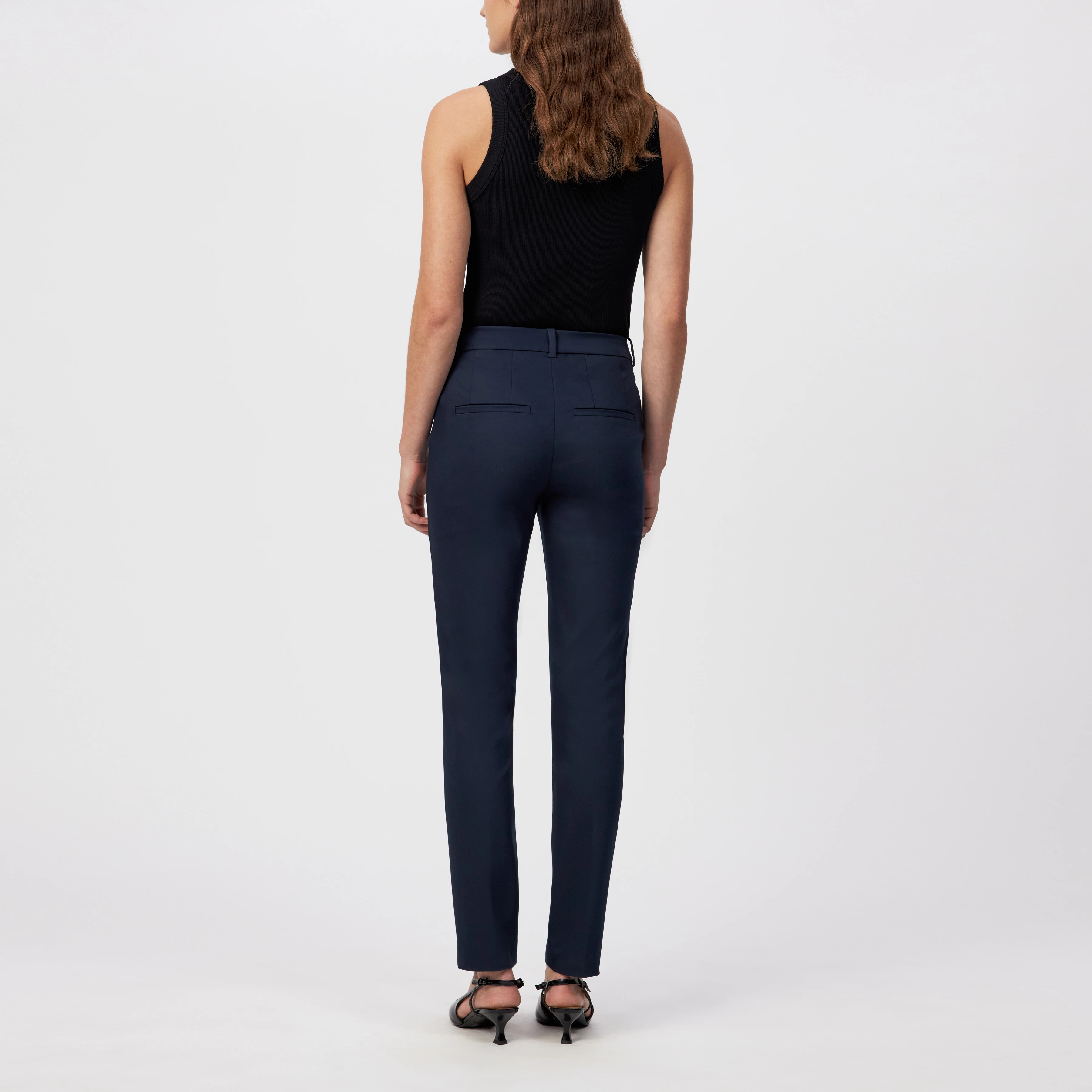 ACT - Schlanke Karotte mit Biese in Technostretch-Satin - Damen - blau - Rückansicht