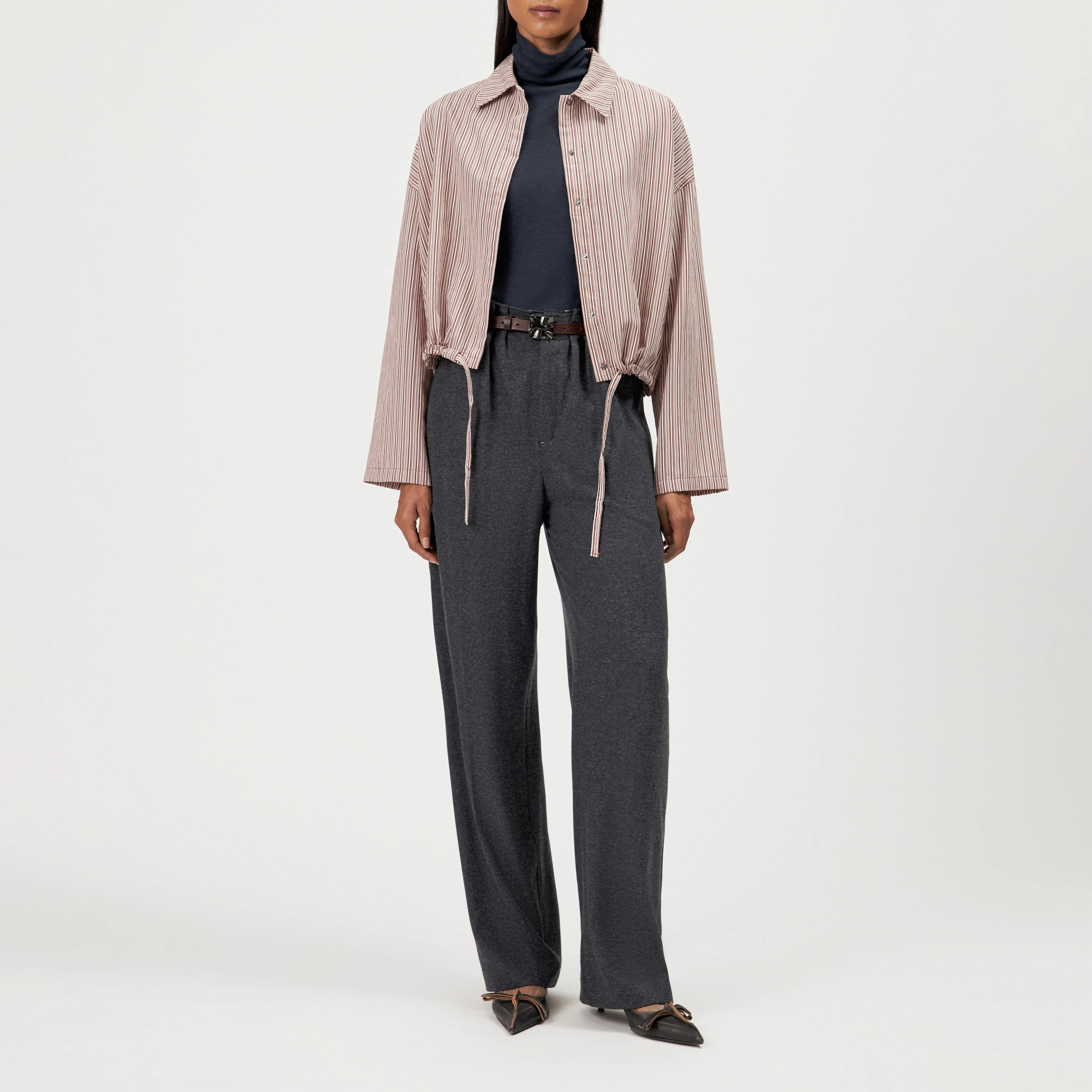 FIONEL - Cropped drawstring shirt blouse - women - brown - Ganzkörper-Frontansicht