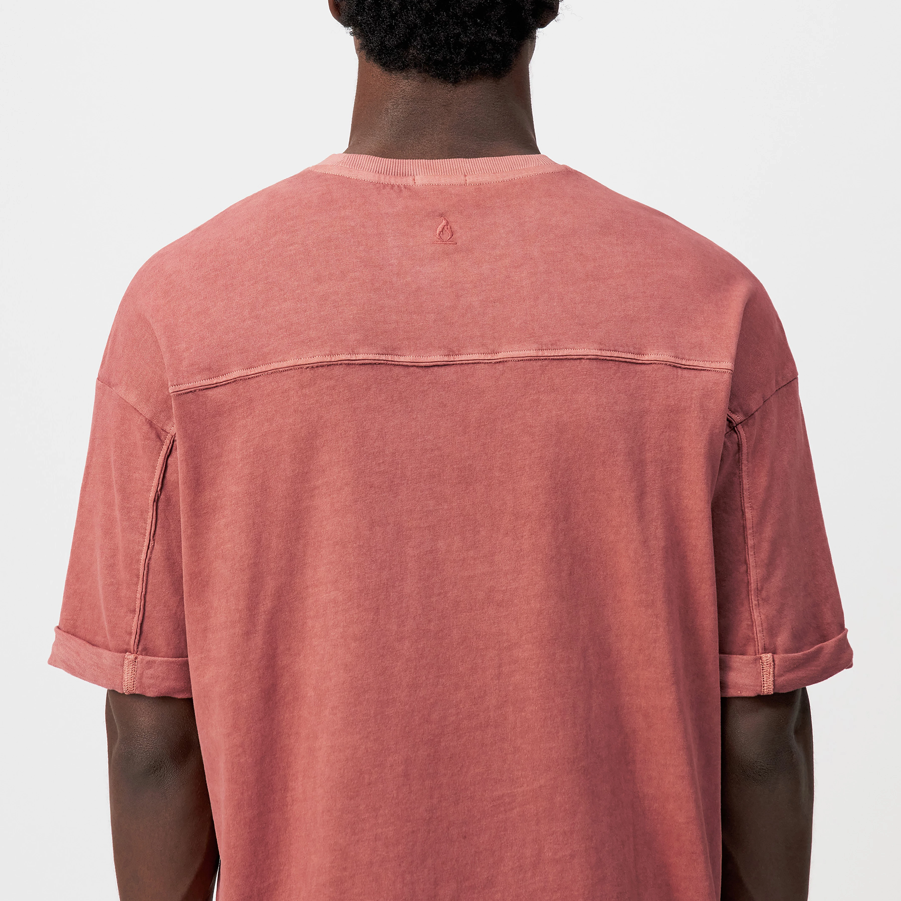 NOLIEN - Loose T-shirt in soft jersey - men - orange - Detailansicht am Model