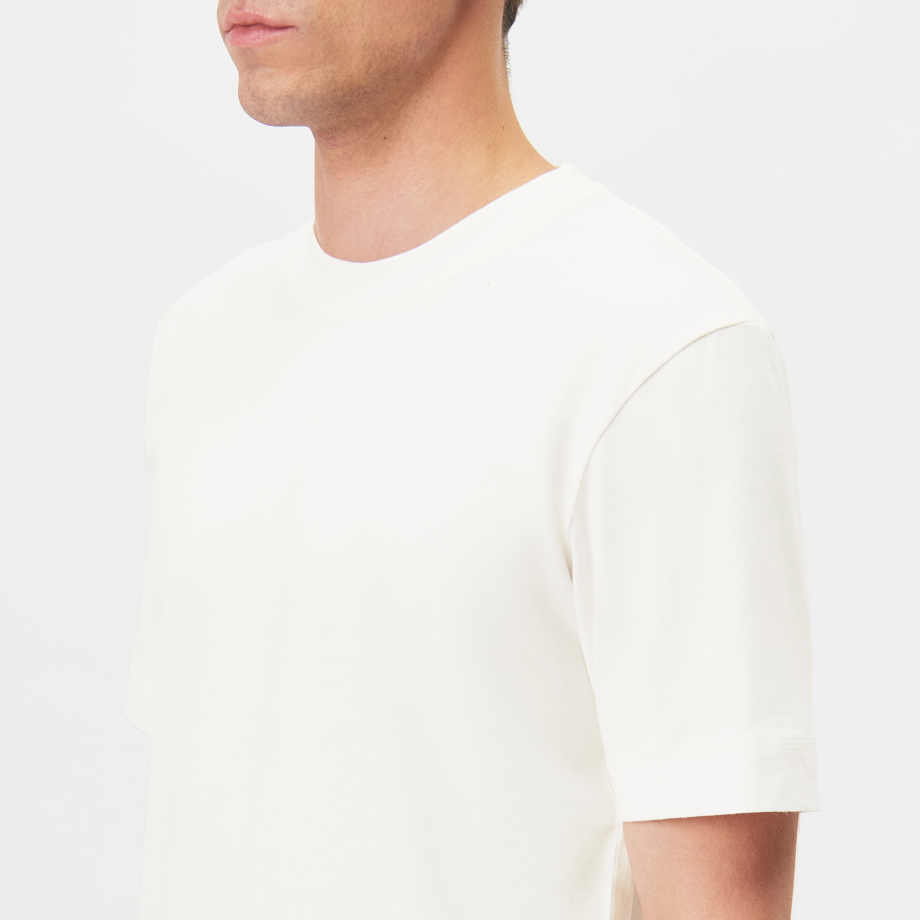 RAPHAEL - Pure cotton T-shirt - men - off white - Detailansicht am Model