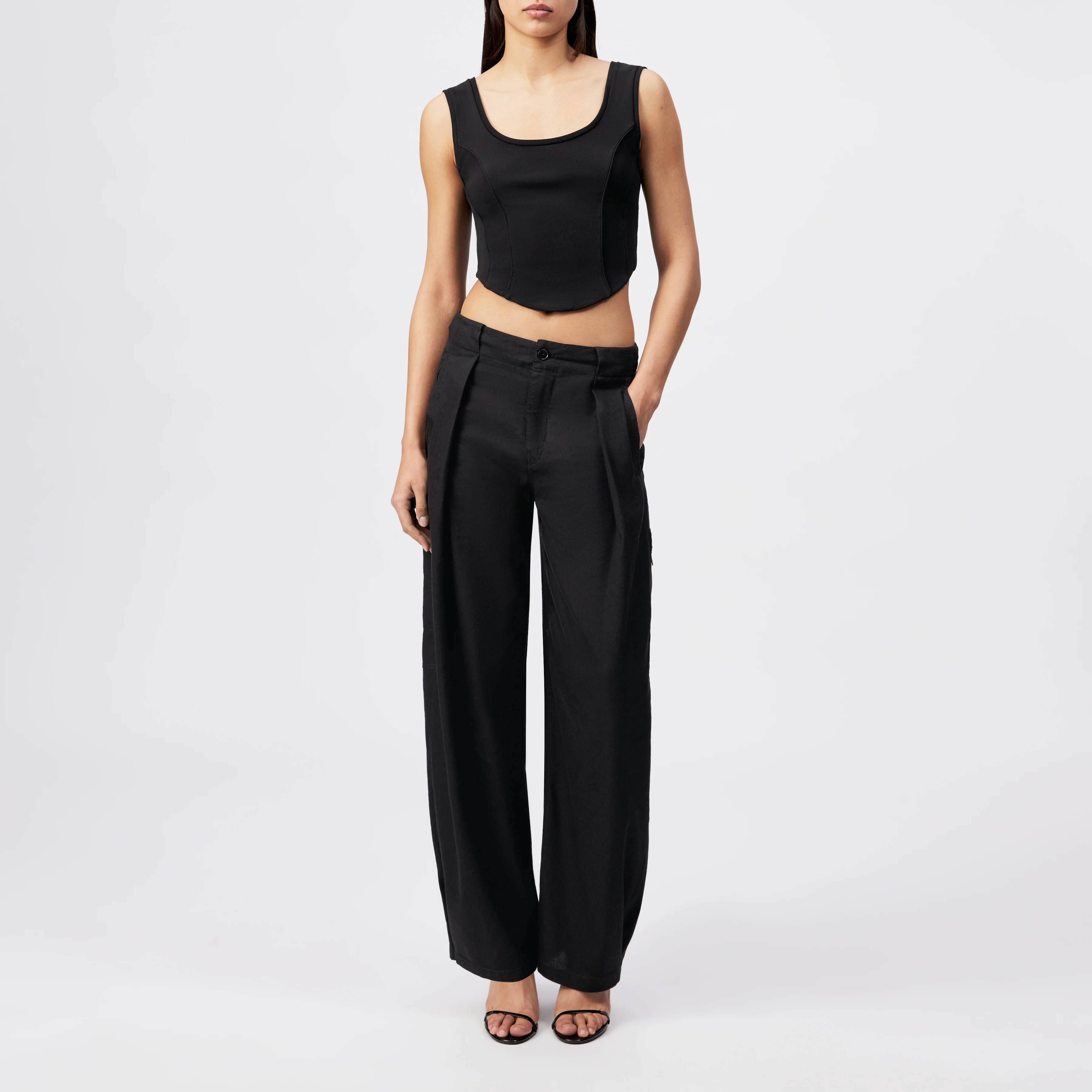 DREAK - Relaxed Fit Linen-Blend Utility Trousers - women - black - Ganzkörper-Frontansicht
