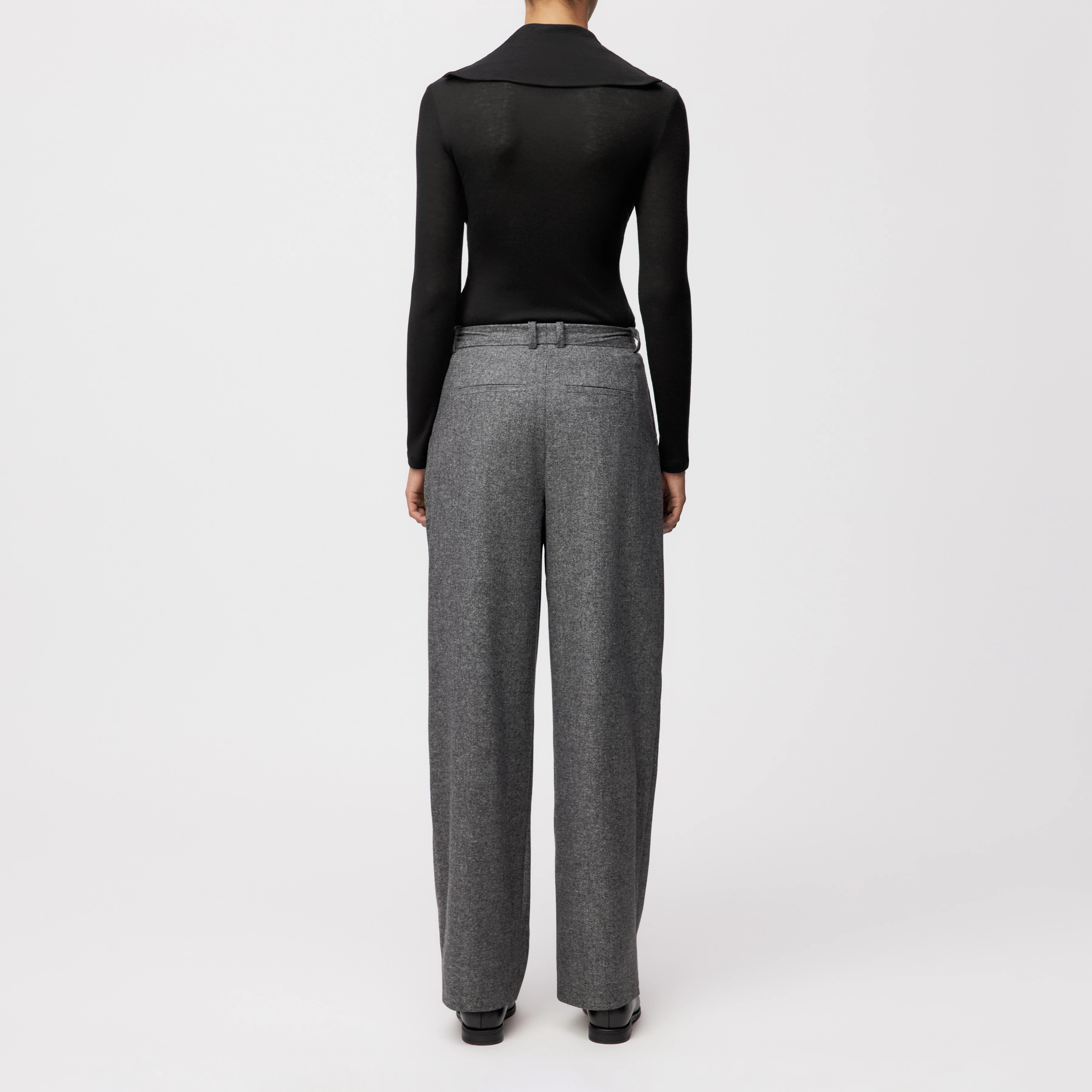 INK - Lässige Bundfaltenhose in Flanell - Damen - grau - Rückansicht