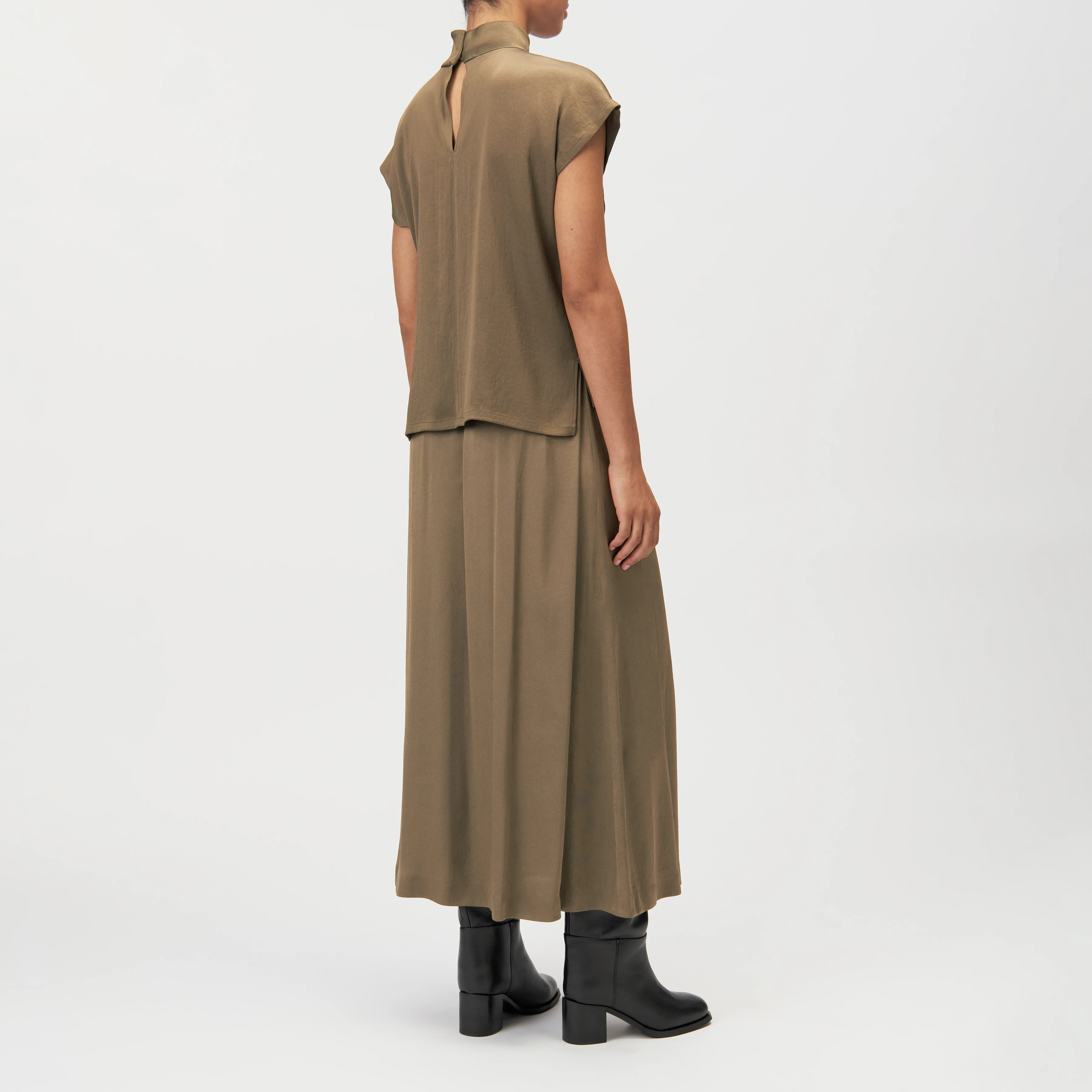 ALARIA_1 - Chemisier avec col montant en satin - women - vert - Rückansicht