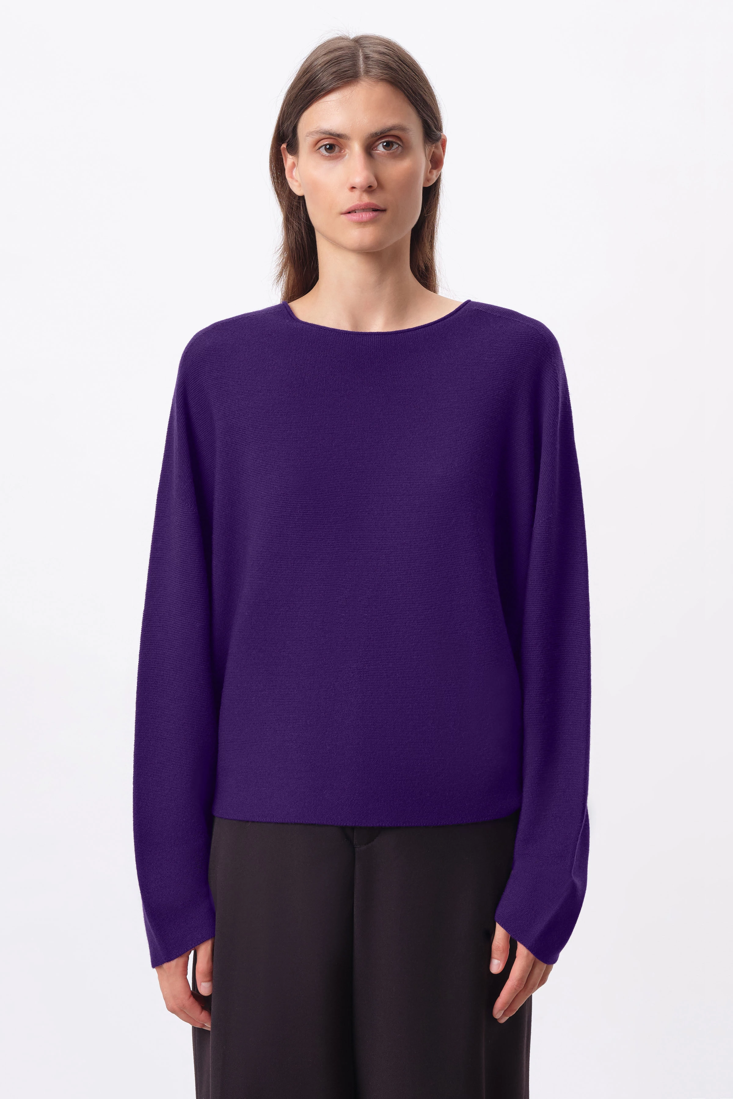MEAMI - Verkürzter Egg-Shape Pullover in Merinowolle - Damen - lila - Frontansicht